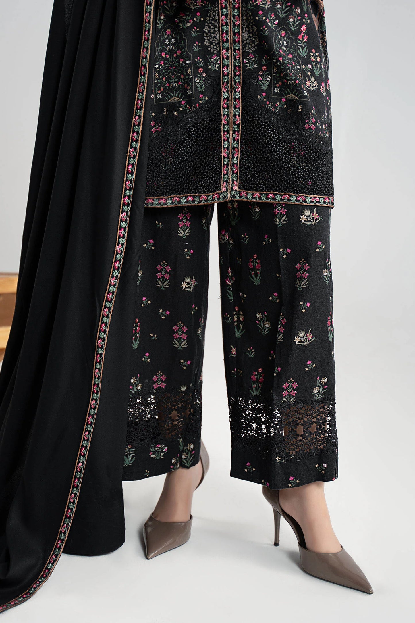 DW-W25-35-Black | Luxury Pret | MARIA.B