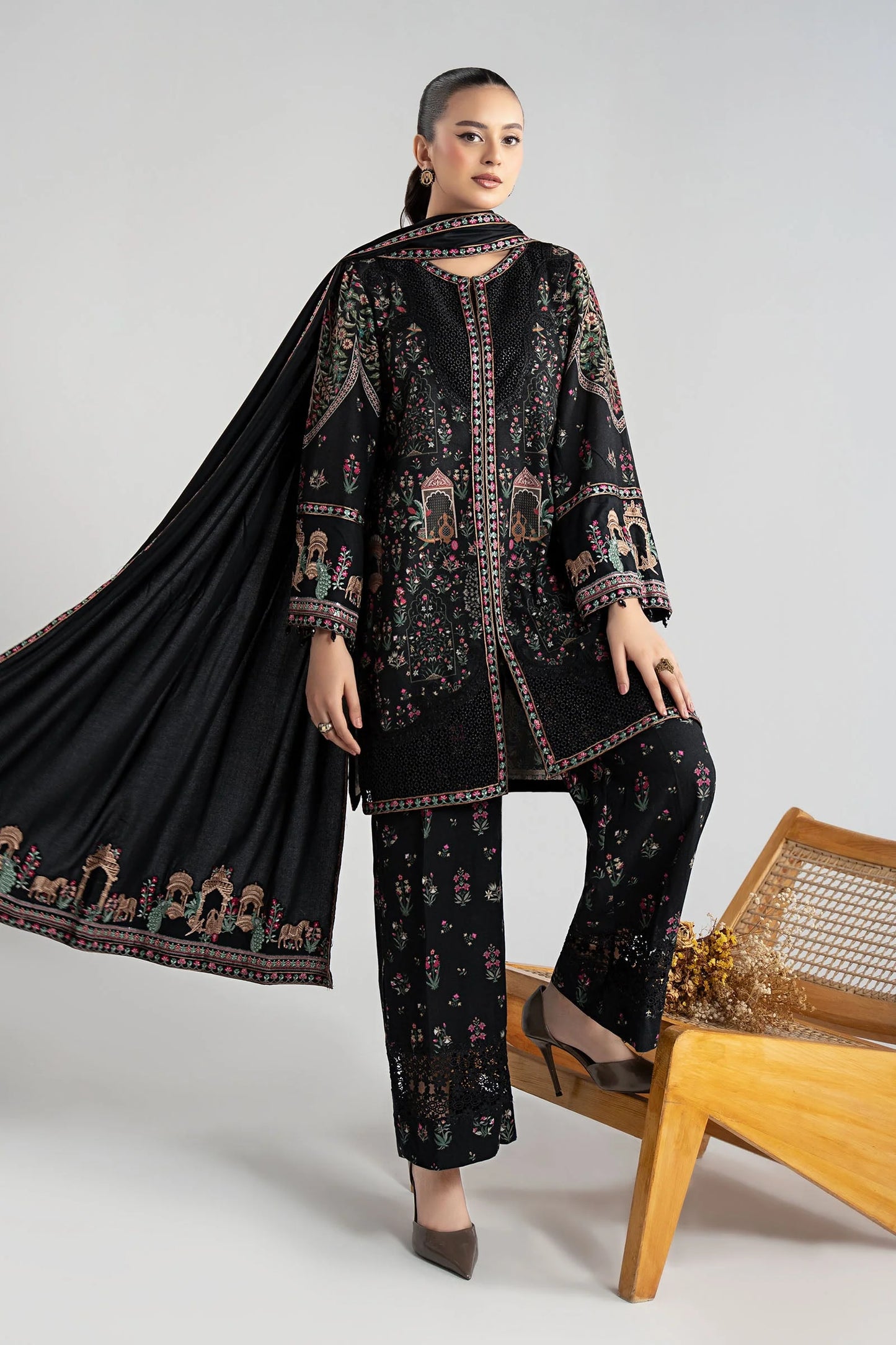 DW-W25-35-Black | Luxury Pret | MARIA.B