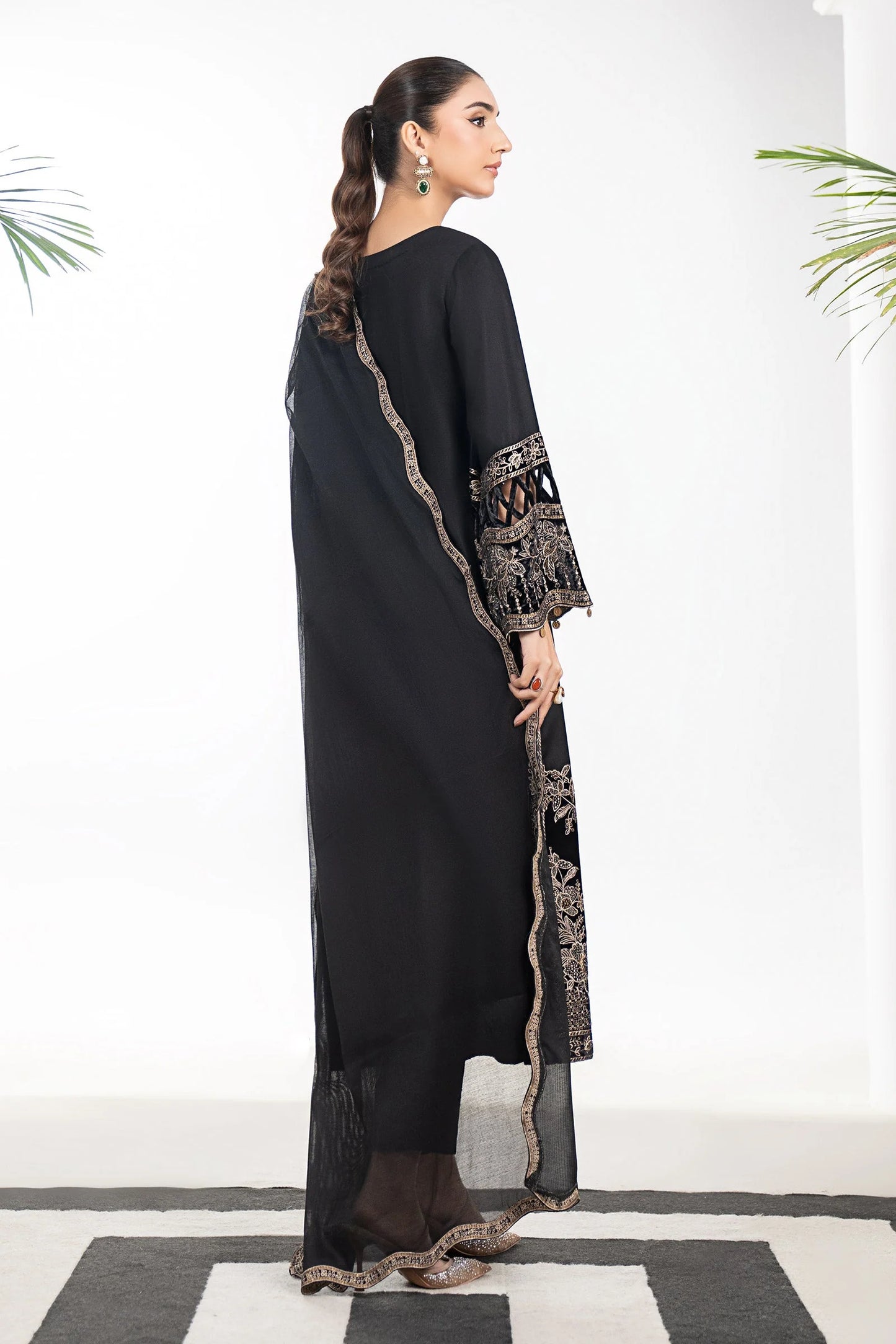 DW-W25-48-Black | Luxury Pret | MARIA.B