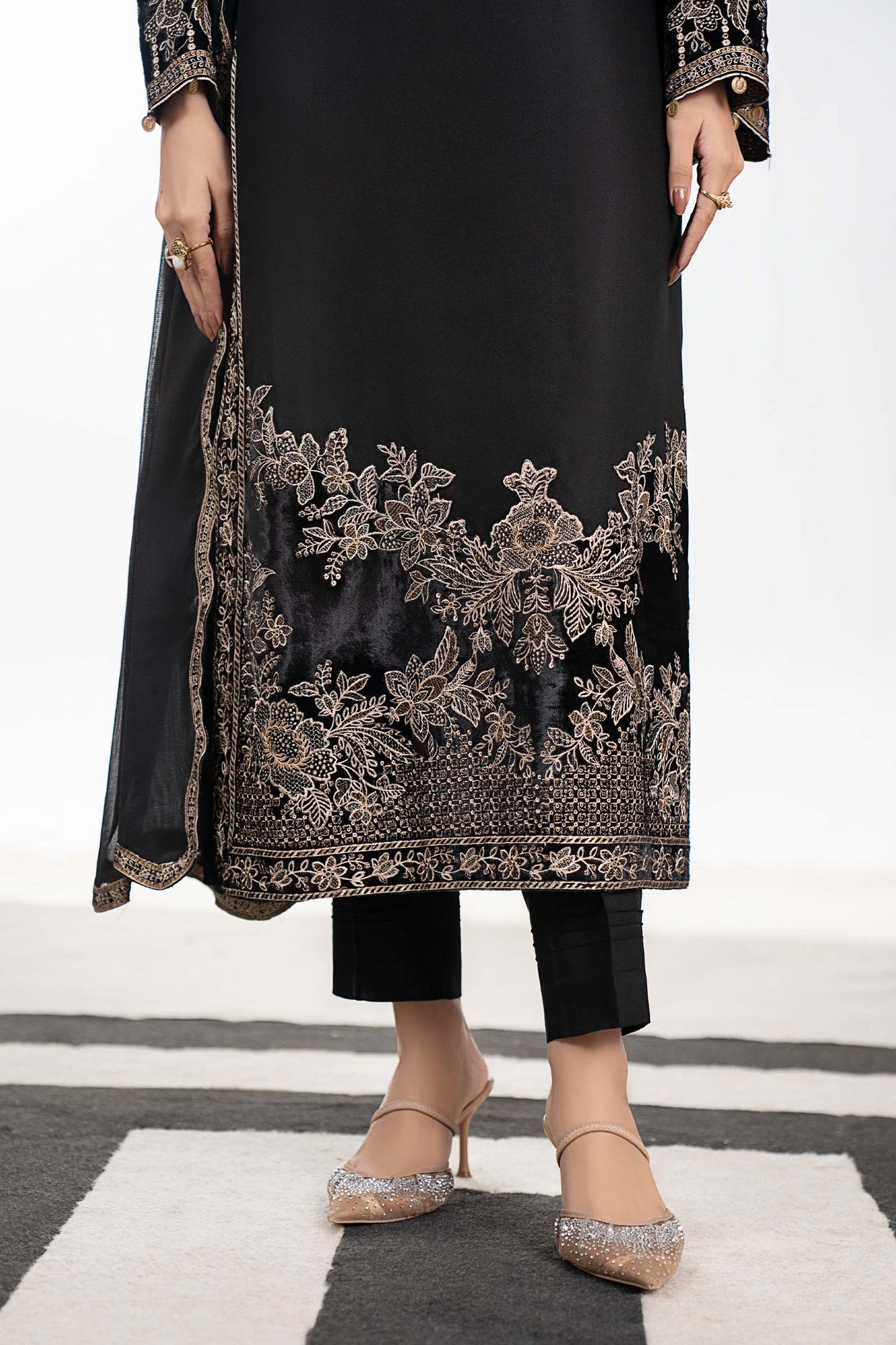 DW-W25-48-Black | Luxury Pret | MARIA.B