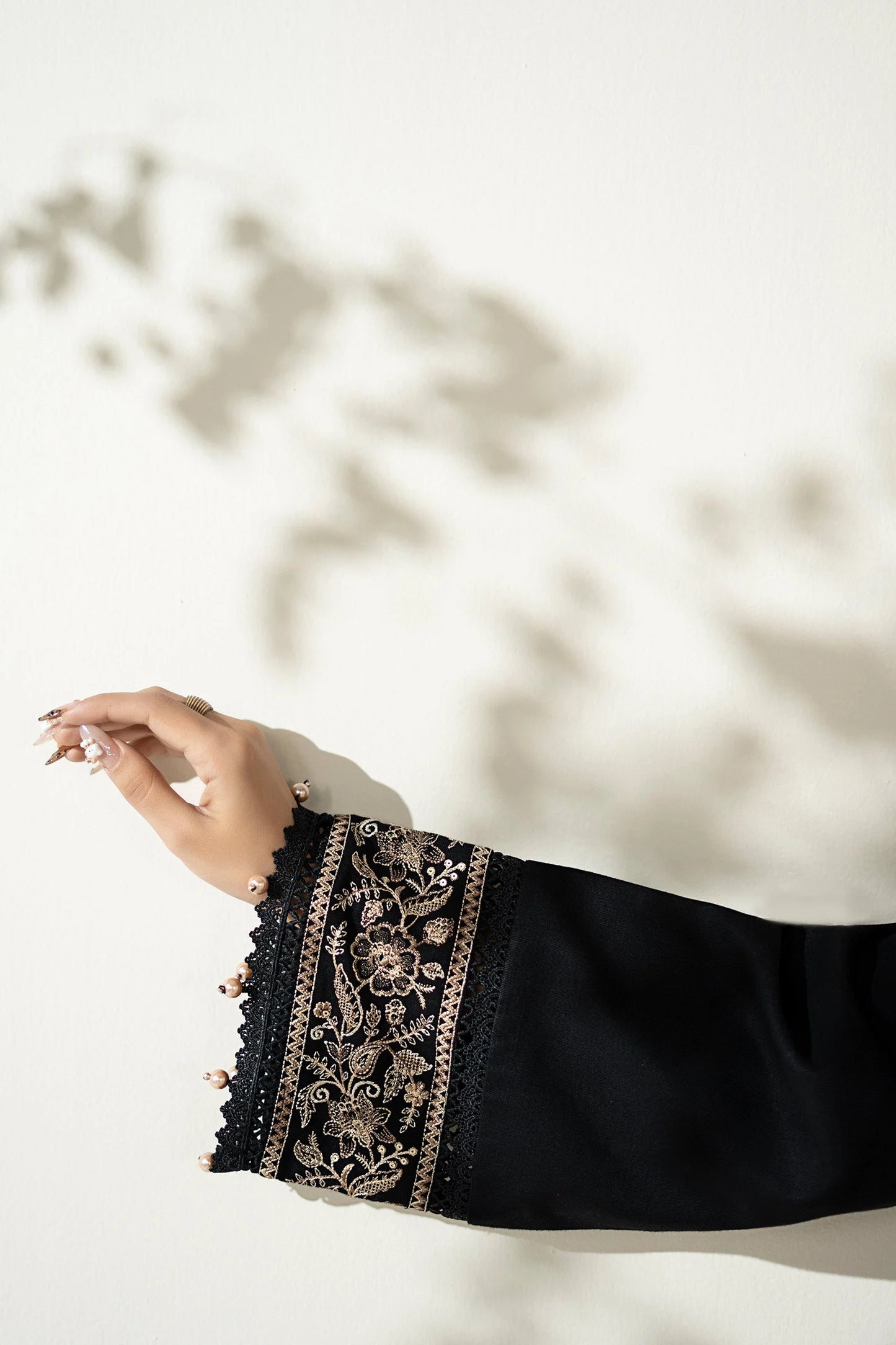 DW-W25-49-Black | Luxury Pret | MARIA.B