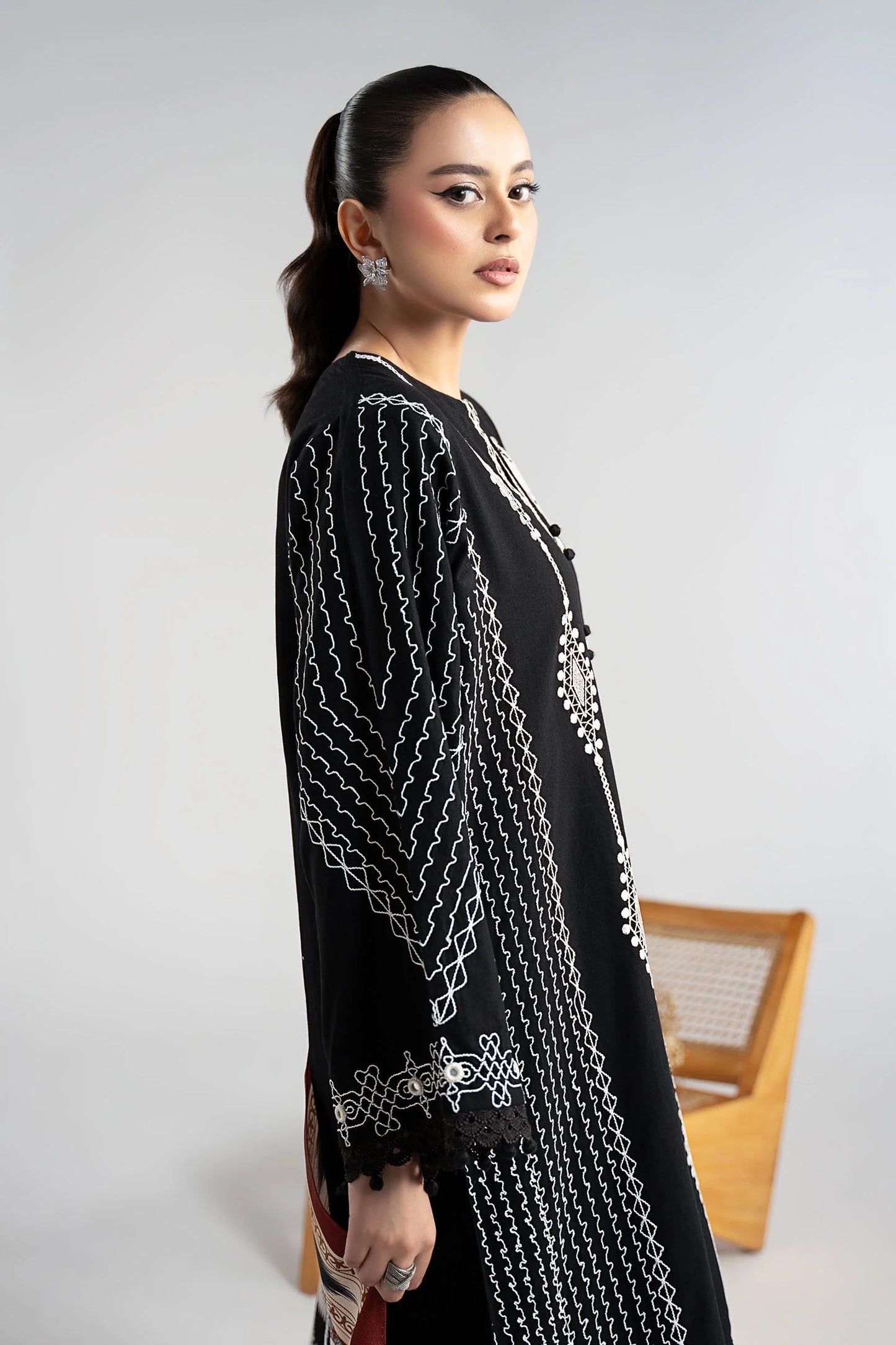 DW-W25-51-Black | Luxury Pret | MARIA.B