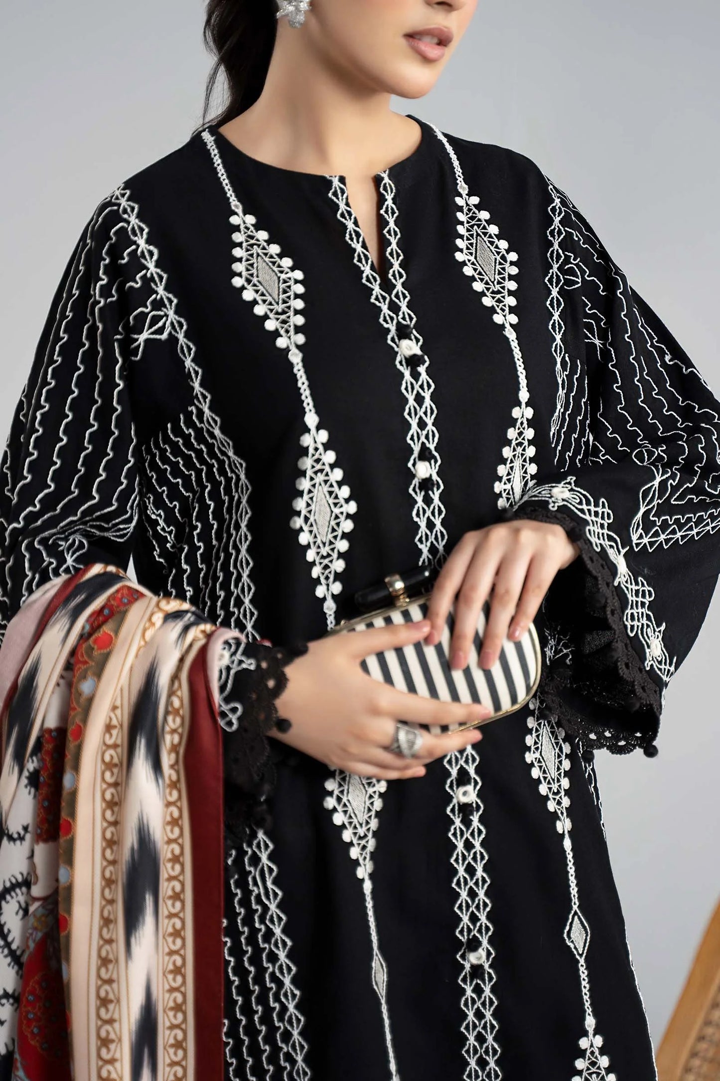 DW-W25-51-Black | Luxury Pret | MARIA.B