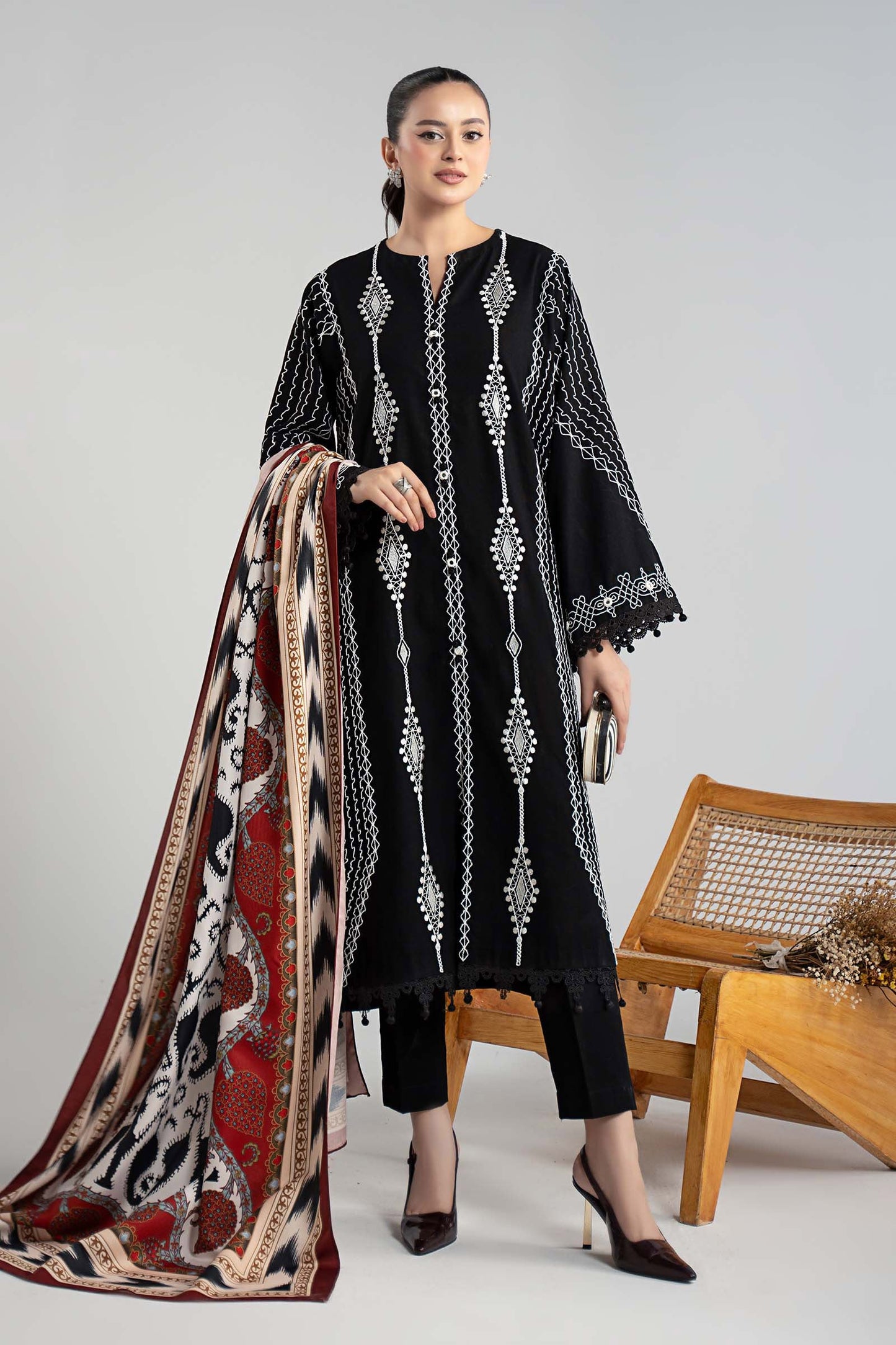 DW-W25-51-Black | Luxury Pret | MARIA.B