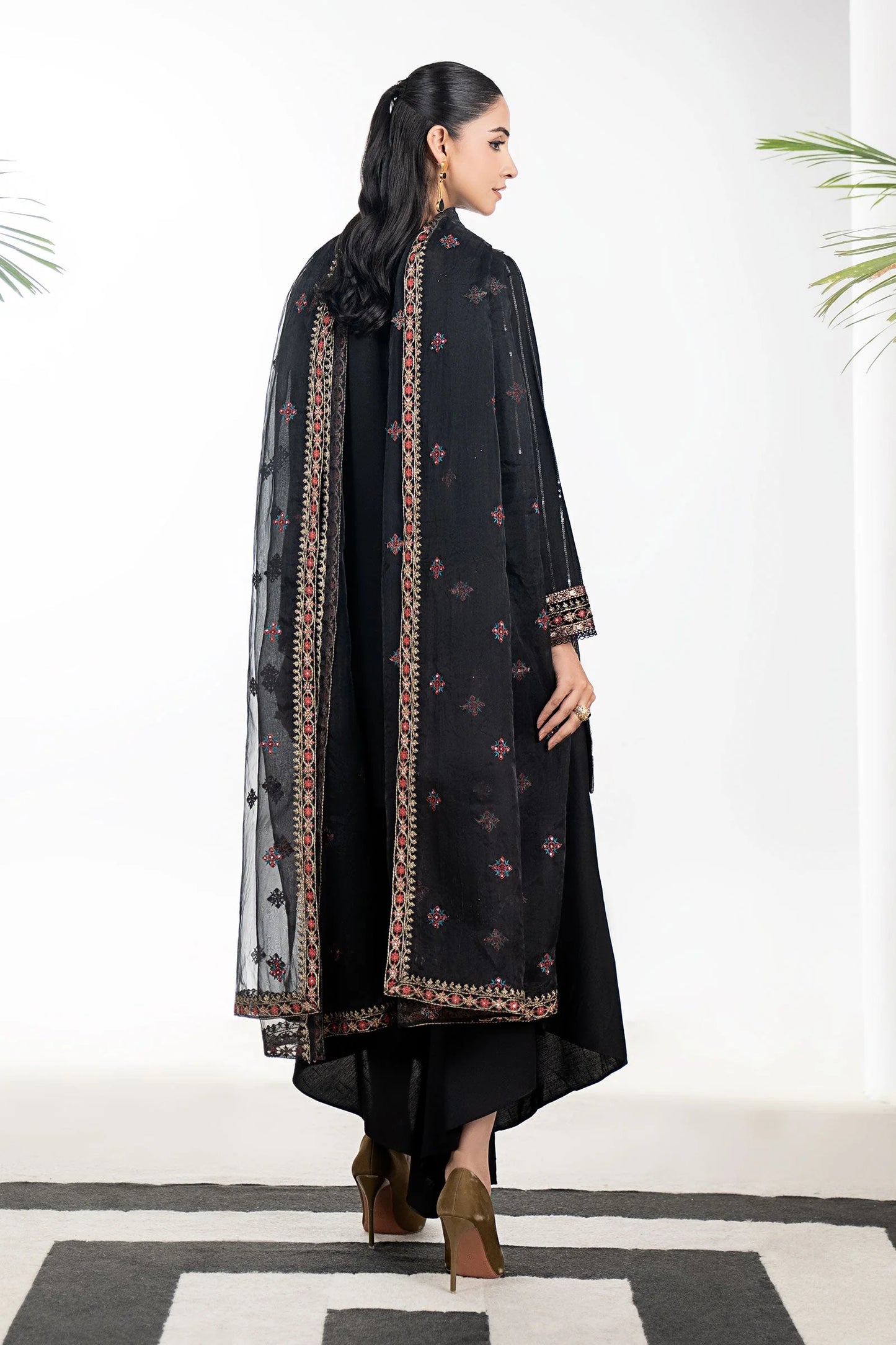 DW-W25-63-Black | Luxury Pret | MARIA.B