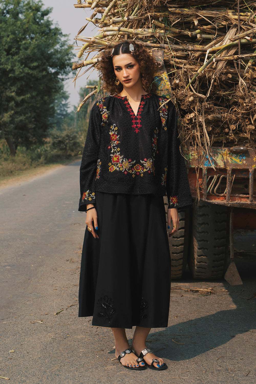 JET BLACK | E0622/119/902 | Boho Look Book | Ethnc