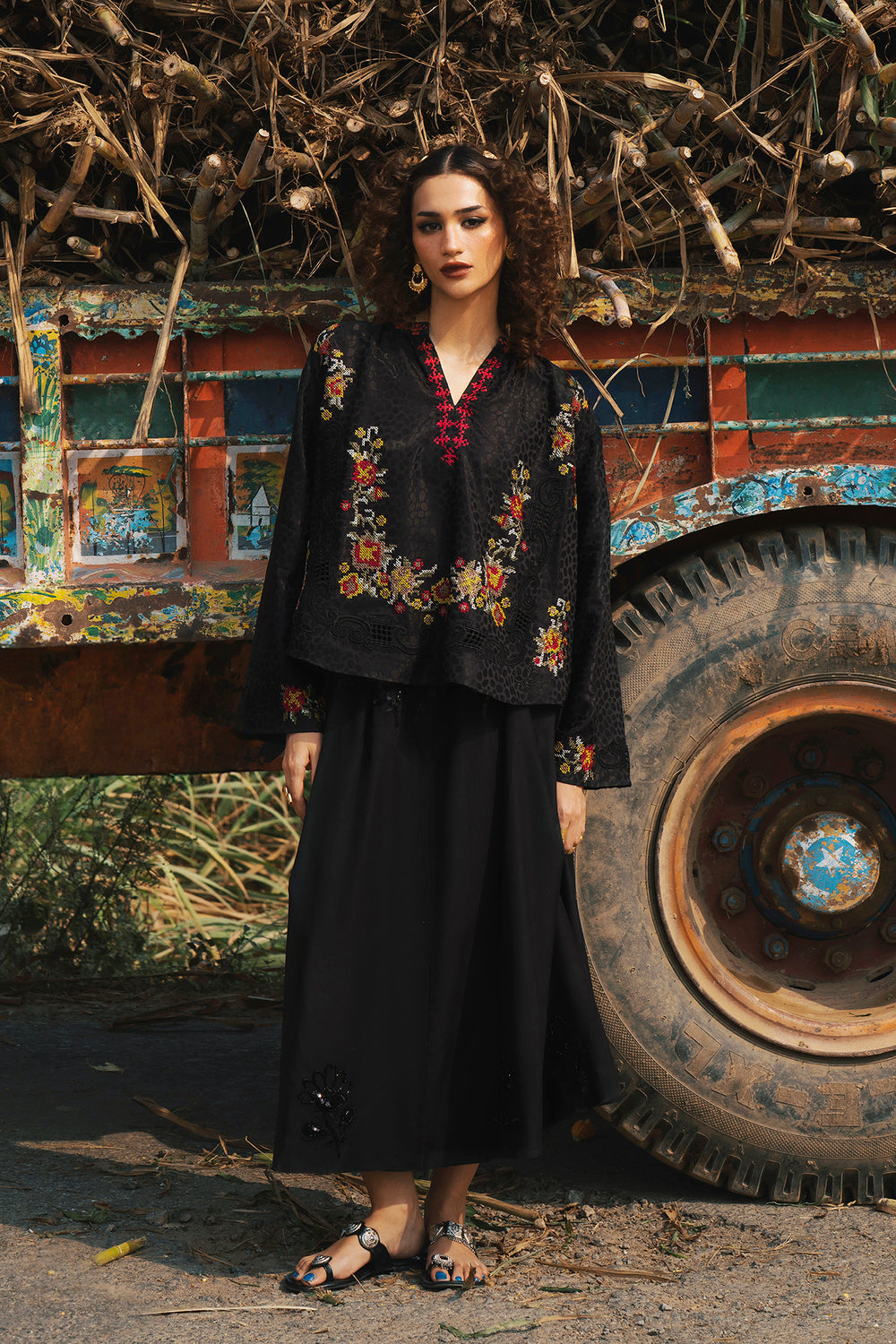 JET BLACK | E0622/119/902 | Boho Look Book | Ethnc