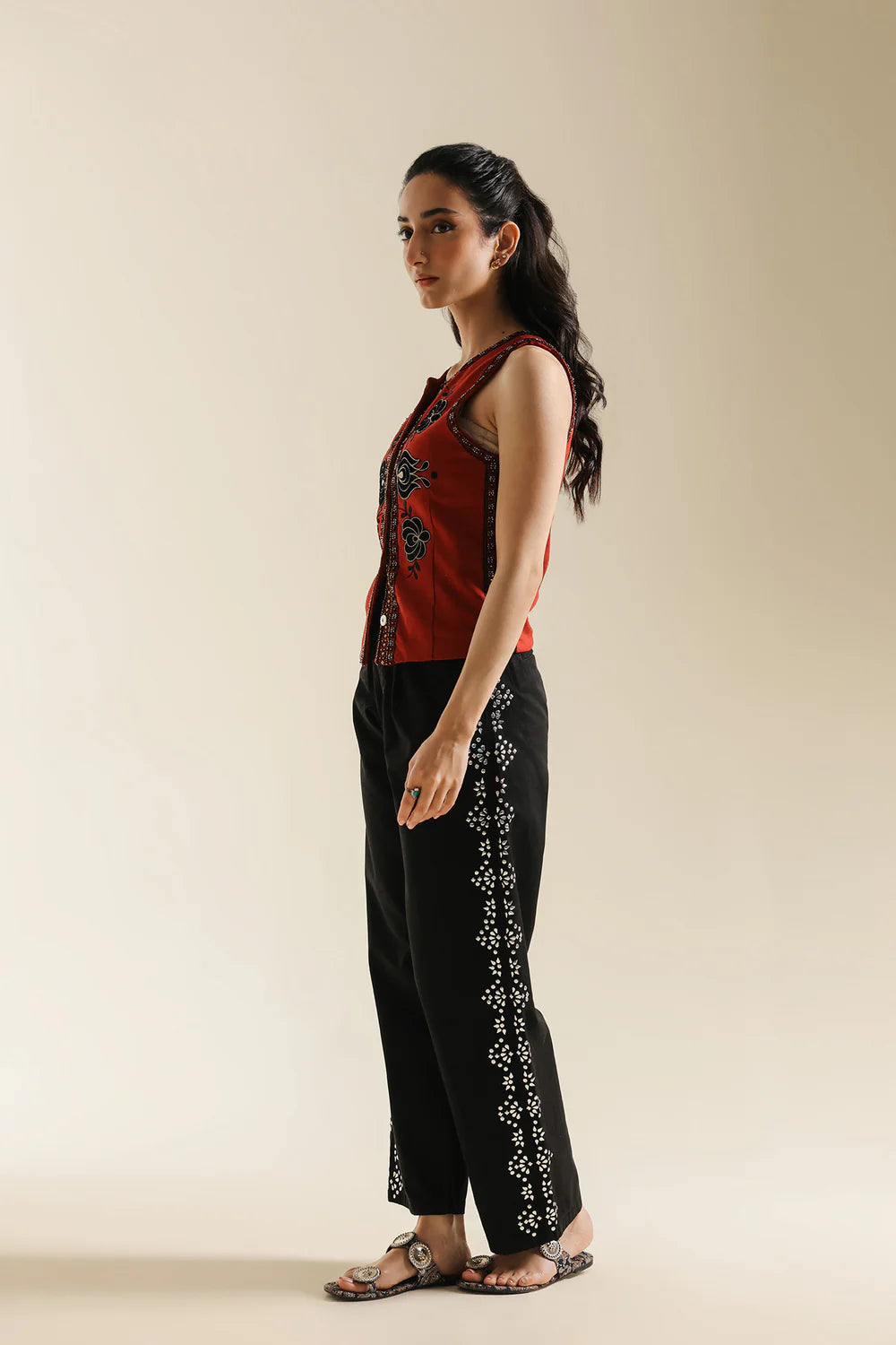 TRUE RED | E0648/119/308 | Boho Look Book | Ethnc