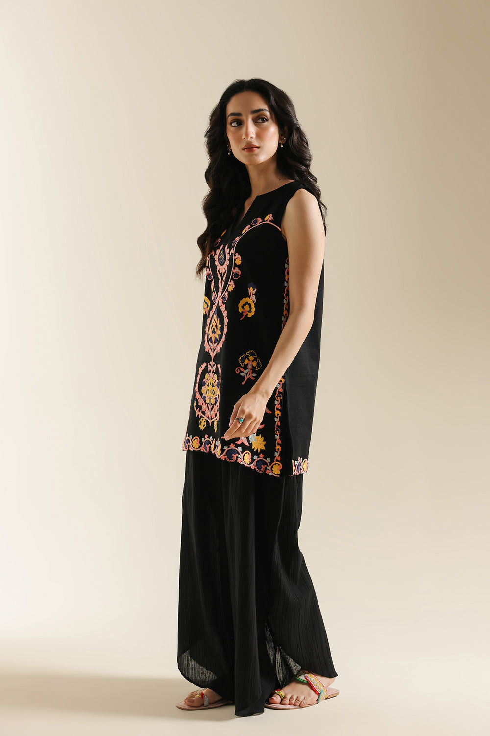 JET BLACK | E0670/119/902 | Boho Look Book | Ethnc