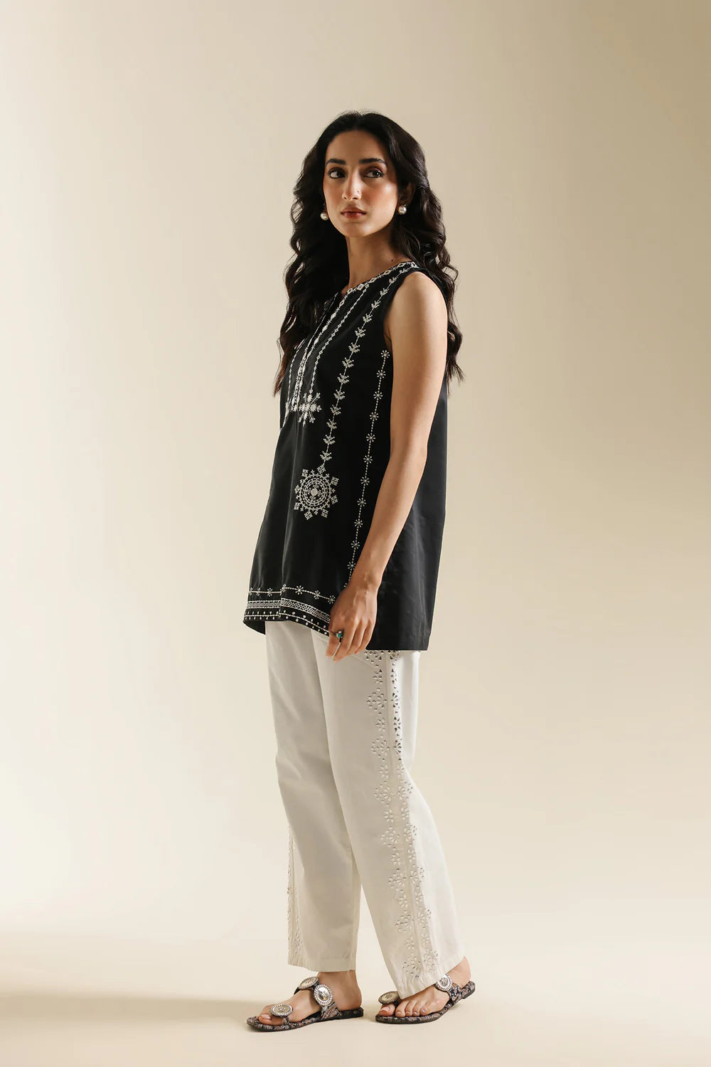 JET BLACK | E0702/119/902 | Boho Look Book | Ethnc