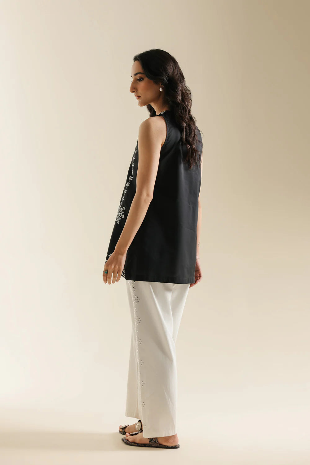 JET BLACK | E0702/119/902 | Boho Look Book | Ethnc