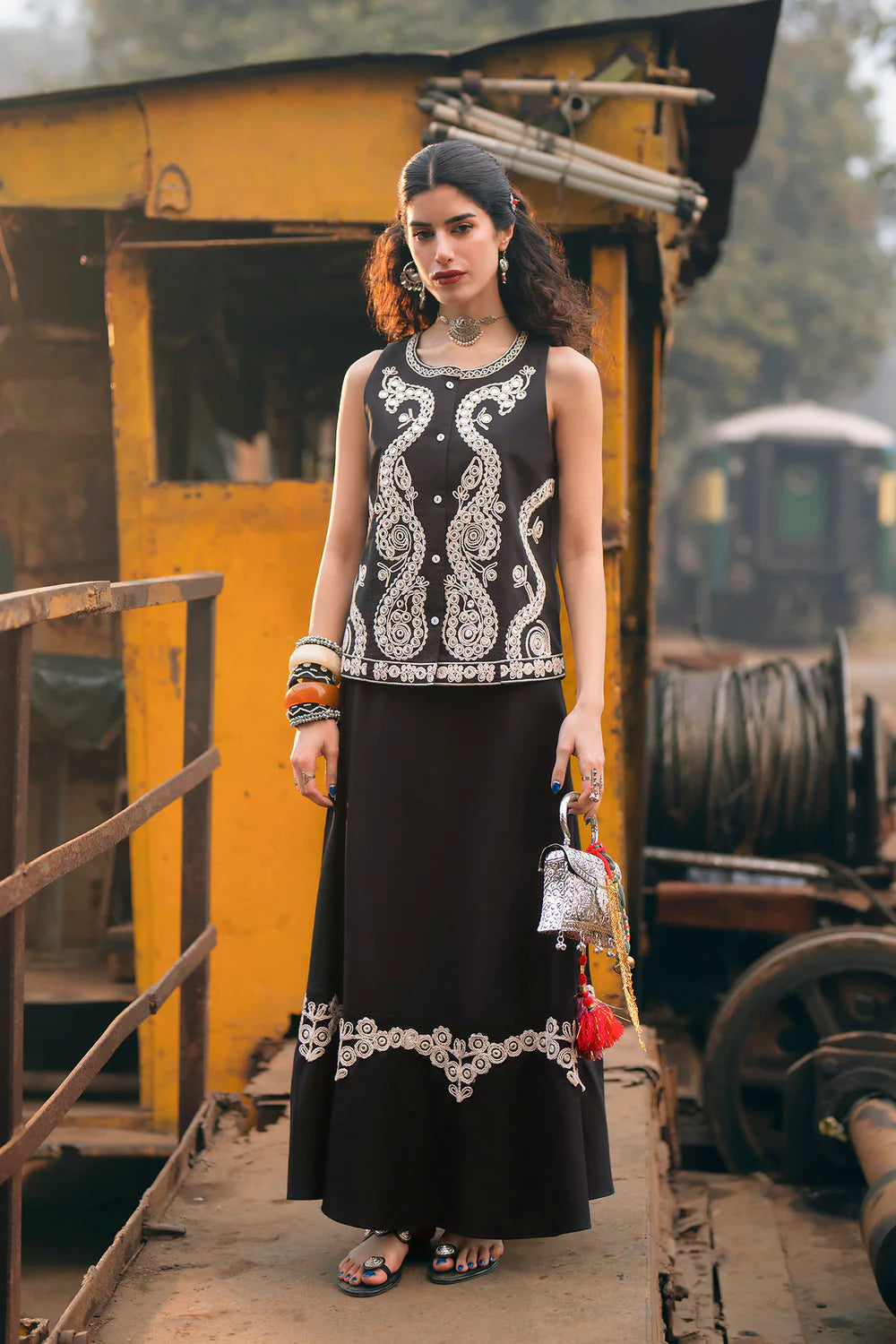 JET BLACK | E0704/119/902 | Boho Look Book | Ethnc