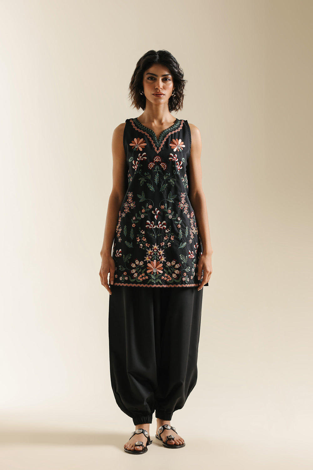 JET BLACK | E0709/119/902 | Boho Look Book | Ethnc