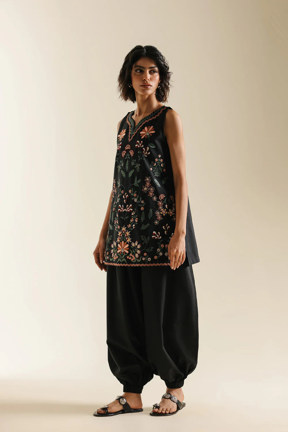 JET BLACK | E0709/119/902 | Boho Look Book | Ethnc