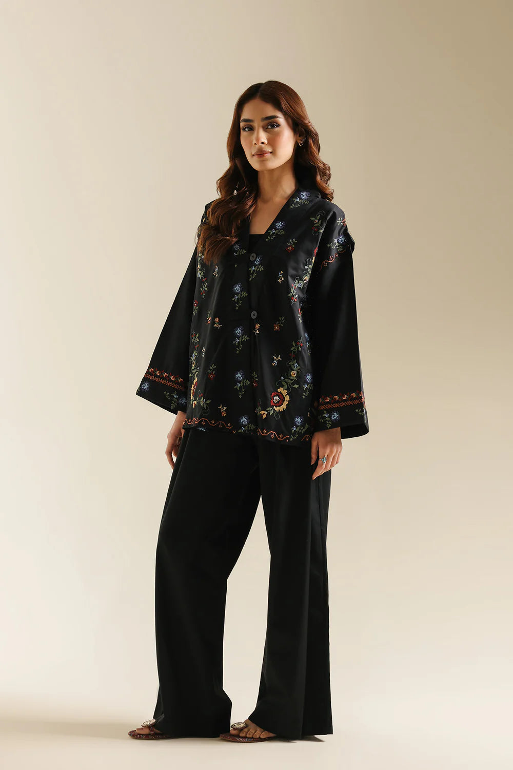 JET BLACK | E0722/119/902 | Boho Look Book | Ethnc