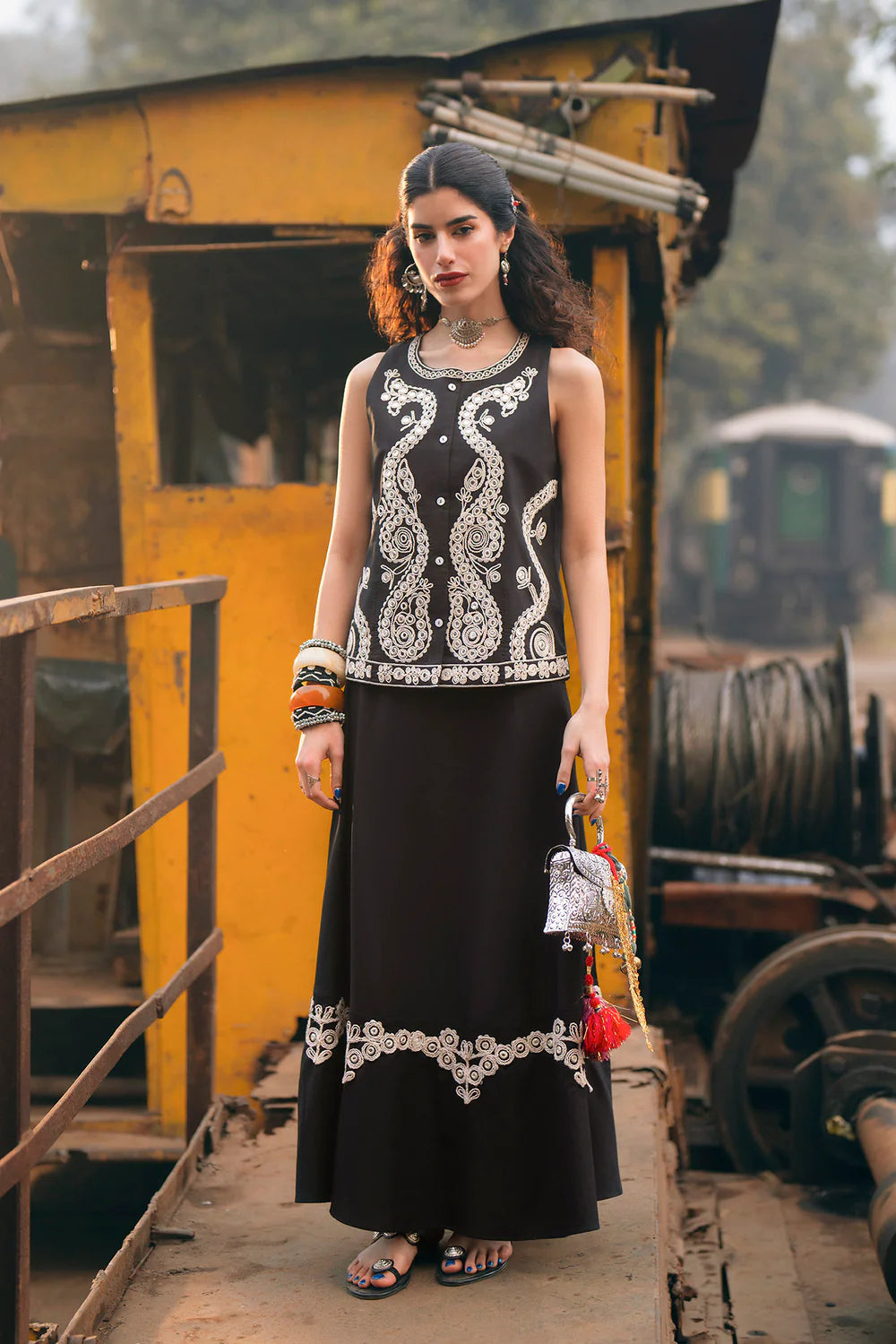 JET BLACK | E0728/119/902 | Boho Look Book | Ethnc