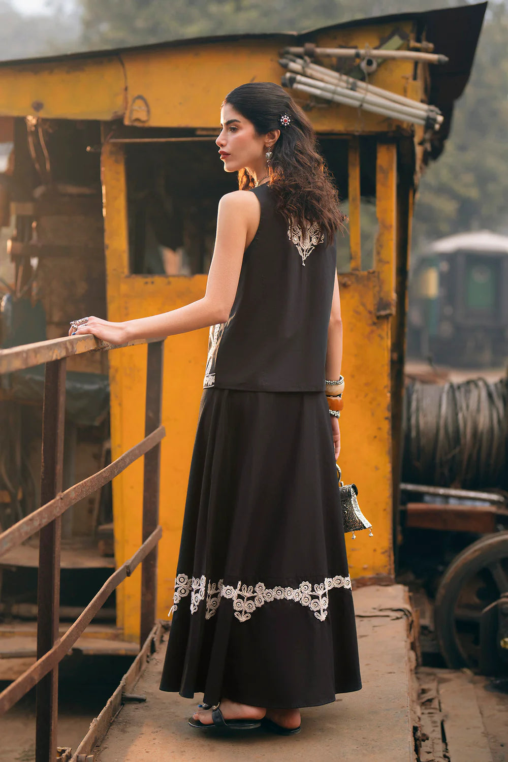 JET BLACK | E0728/119/902 | Boho Look Book | Ethnc