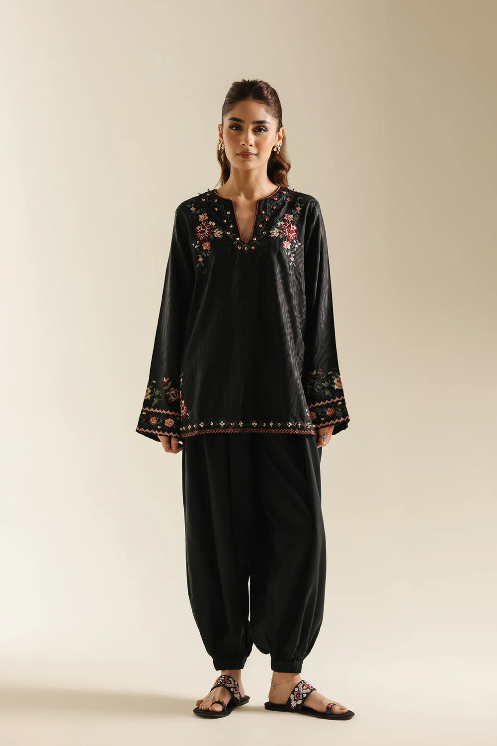 JET BLACK | E0734/119/902 | Boho Look Book | Ethnc