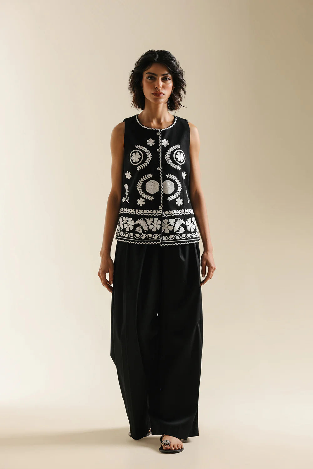 JET BLACK | E0735/119/902 | Boho Look Book | Ethnc