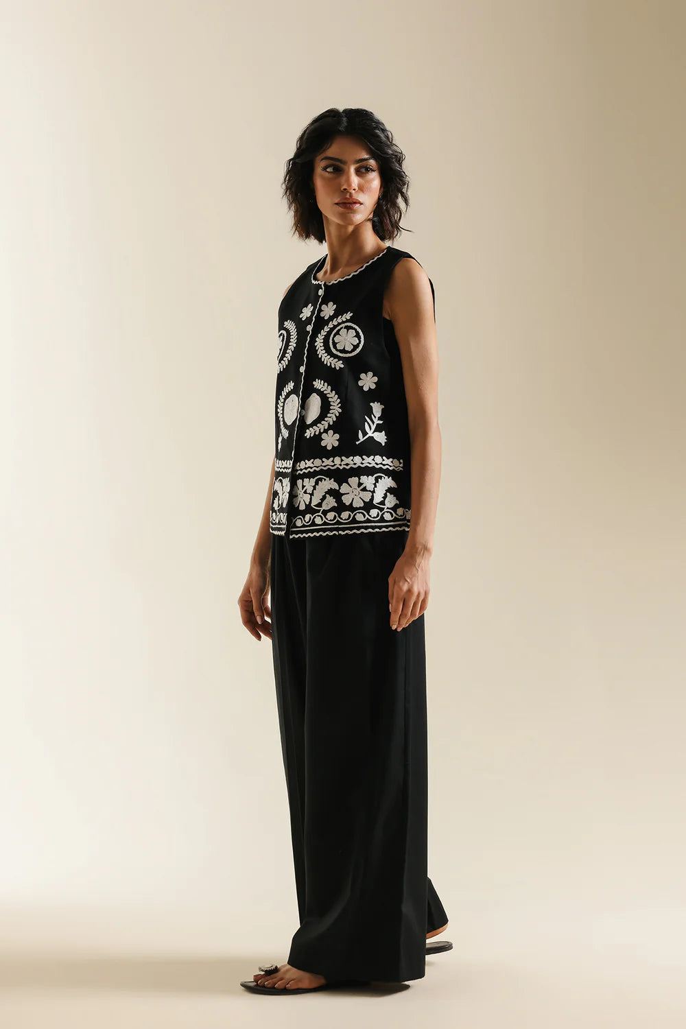 JET BLACK | E0735/119/902 | Boho Look Book | Ethnc