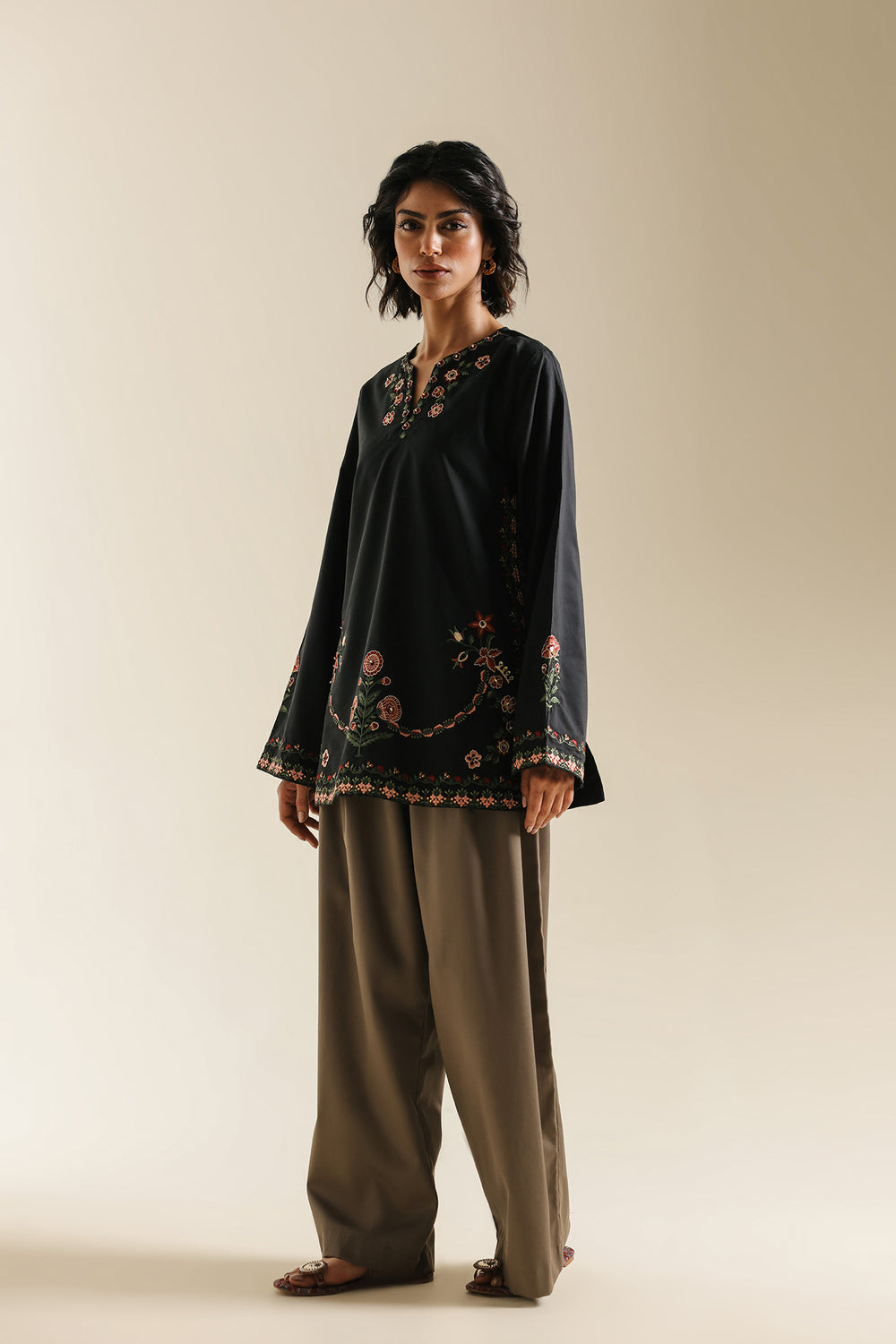 JET BLACK | E0736/119/902 | Boho Look Book | Ethnc