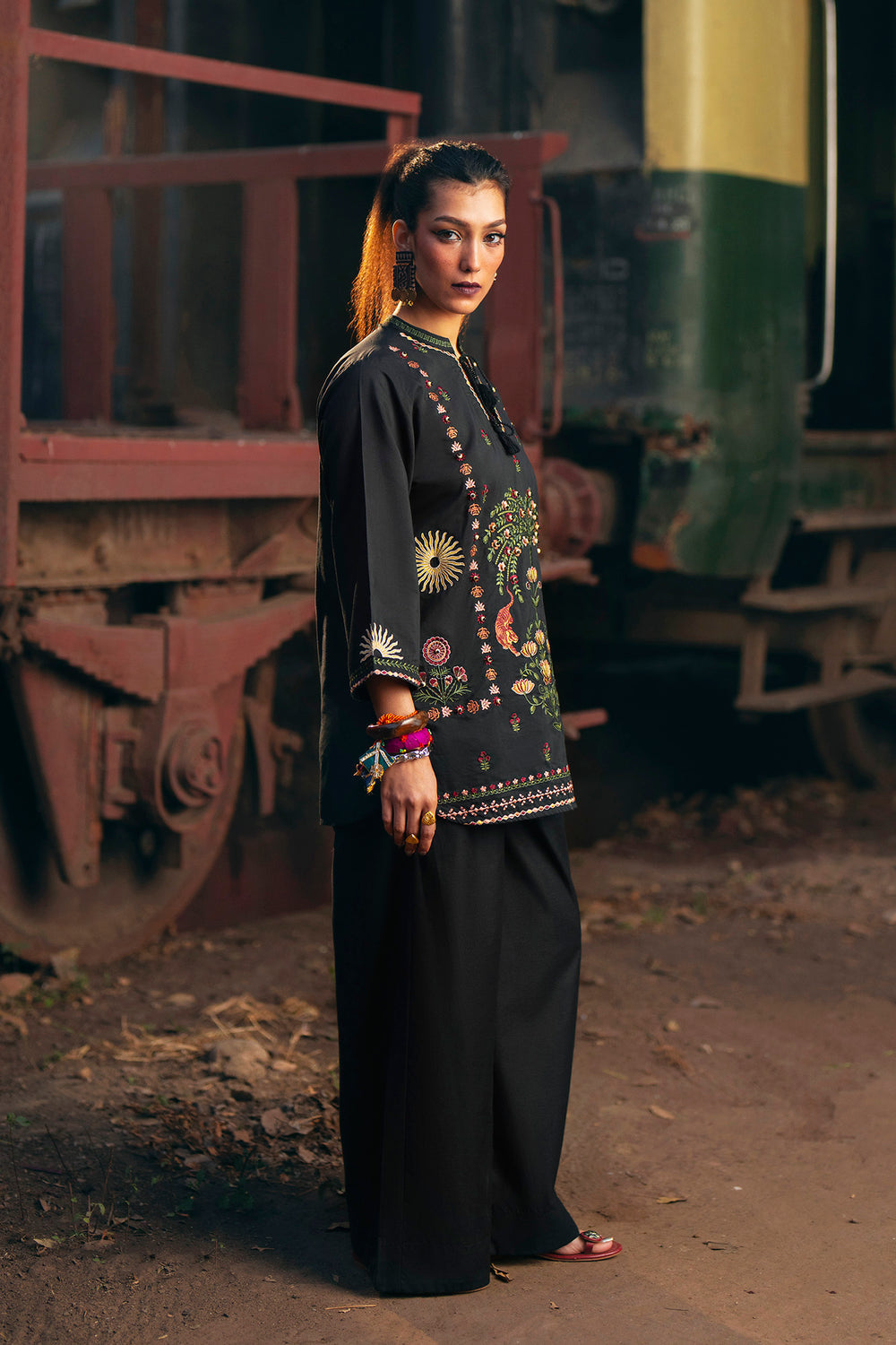 JET BLACK | E0737/119/902 | Boho Look Book | Ethnc