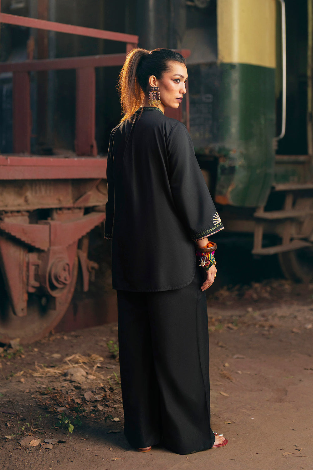 JET BLACK | E0737/119/902 | Boho Look Book | Ethnc