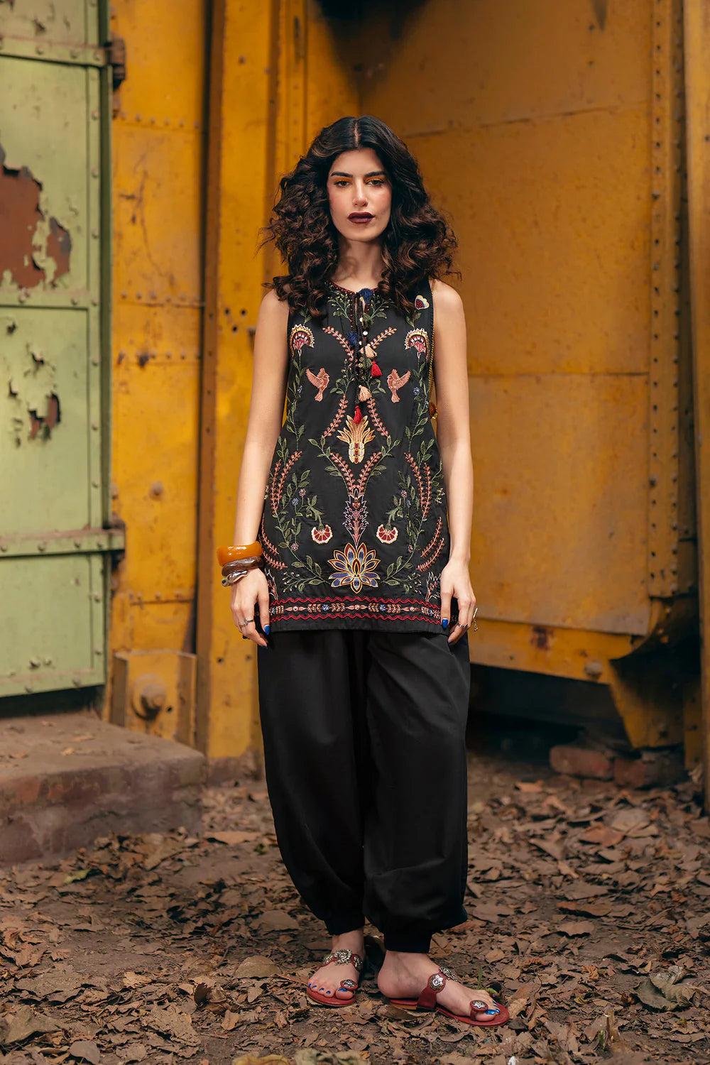 JET BLACK | E0753/119/902 | Boho Look Book | Ethnc