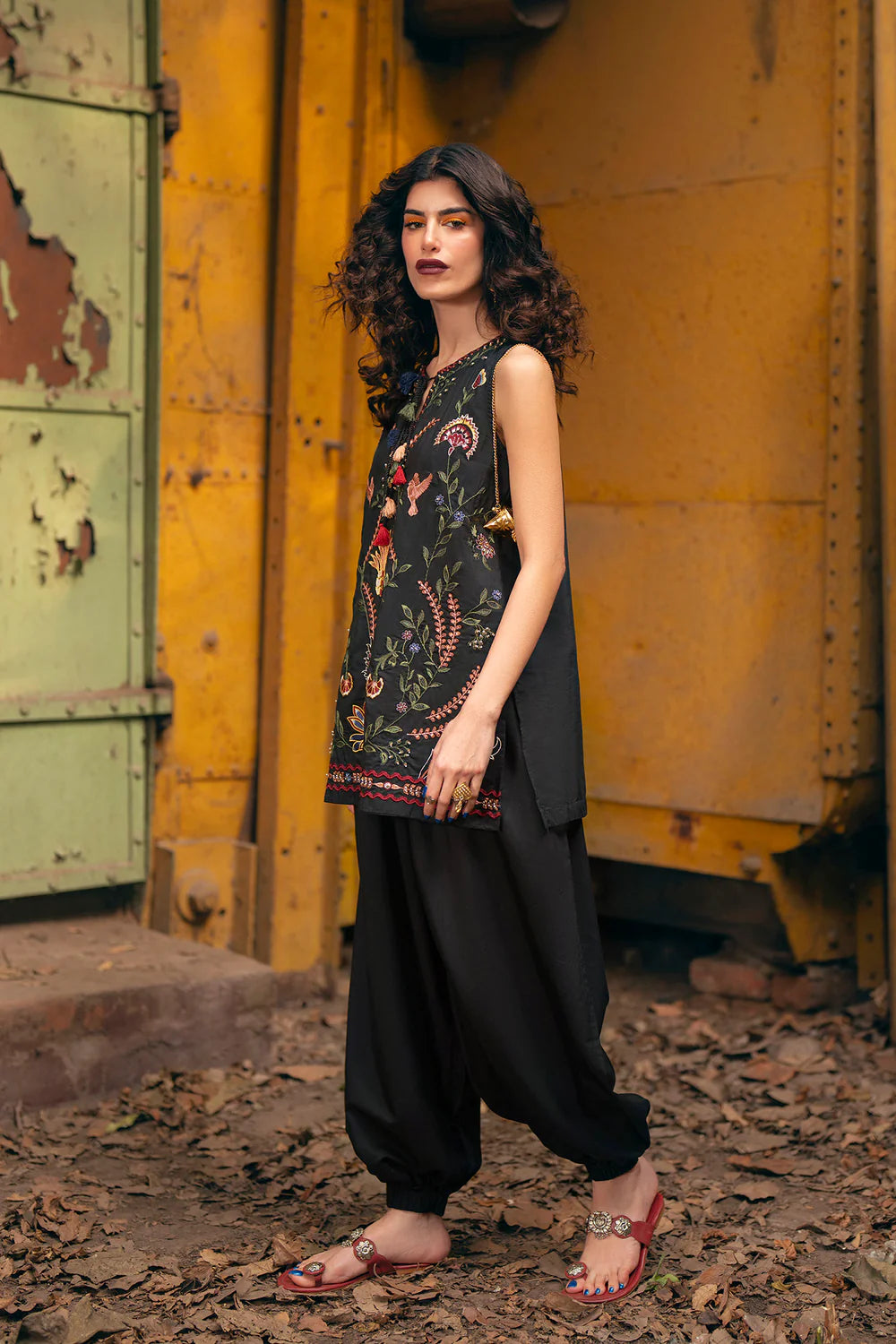 JET BLACK | E0753/119/902 | Boho Look Book | Ethnc