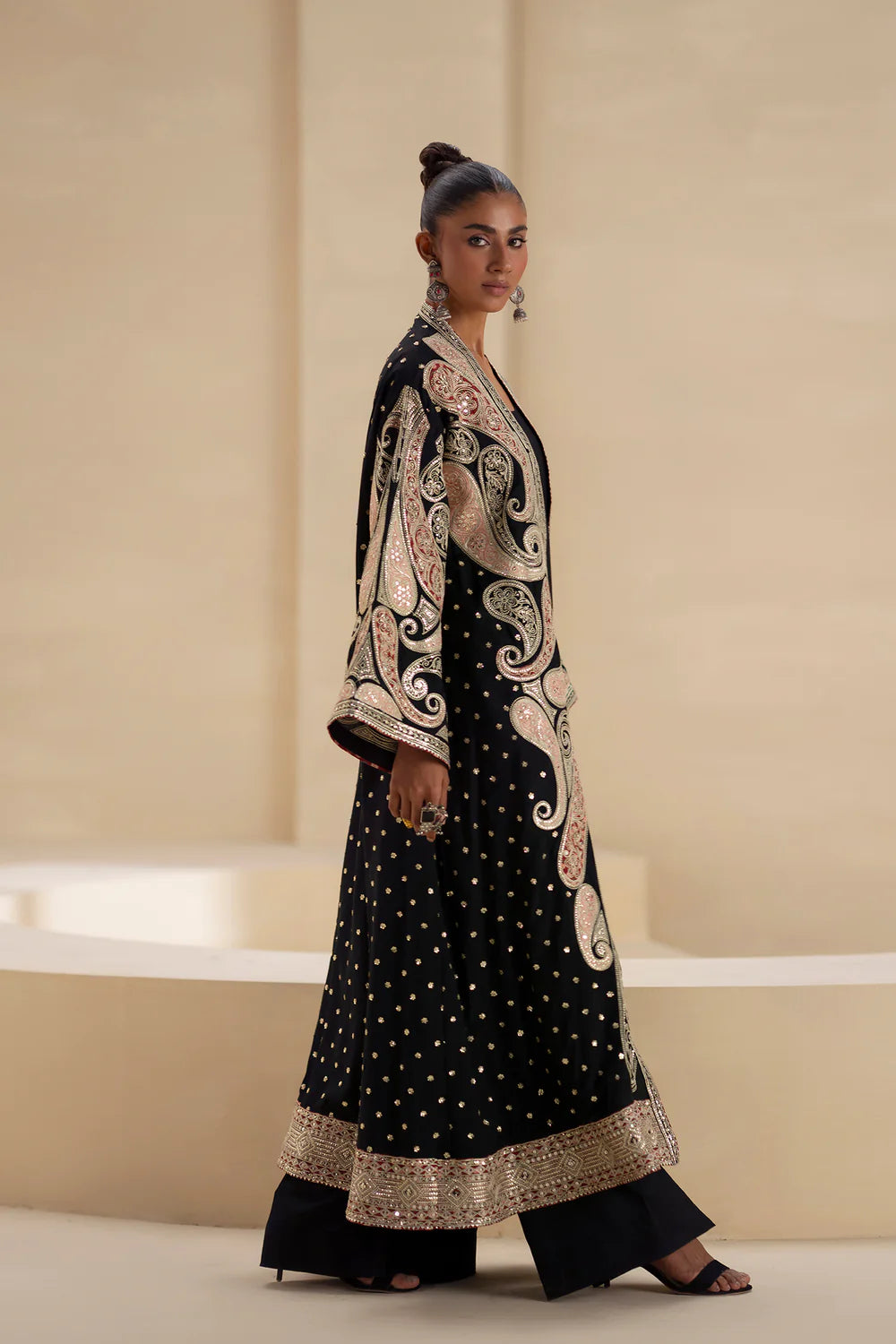 JET BLACK | E0937/104/902 | Winter Collection '25 | Ethnc