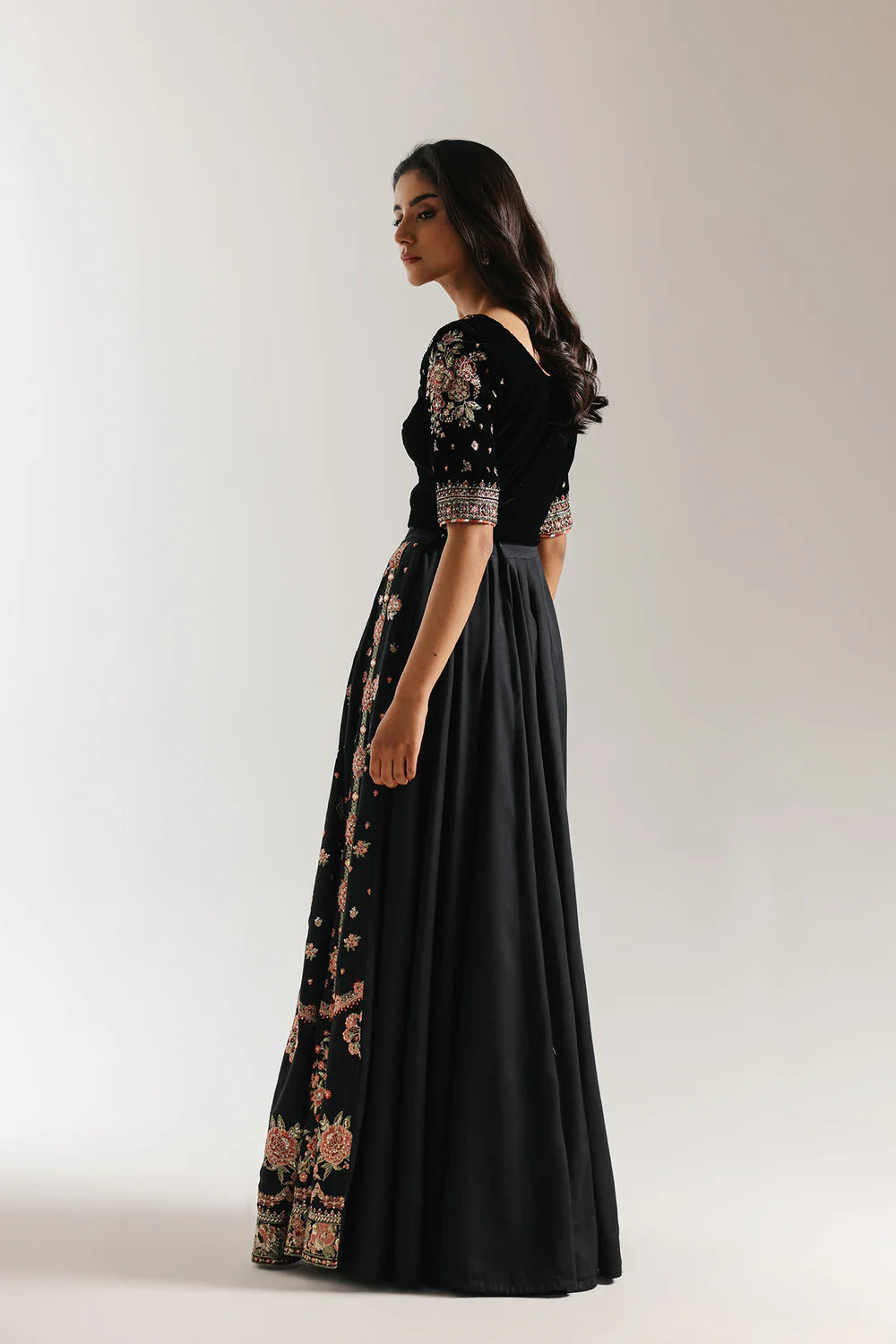 JET BLACK | E0963/104/902 | Luxe | Ethnc