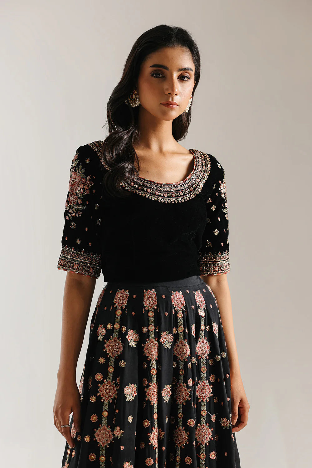 JET BLACK | E0963/104/902 | Luxe | Ethnc