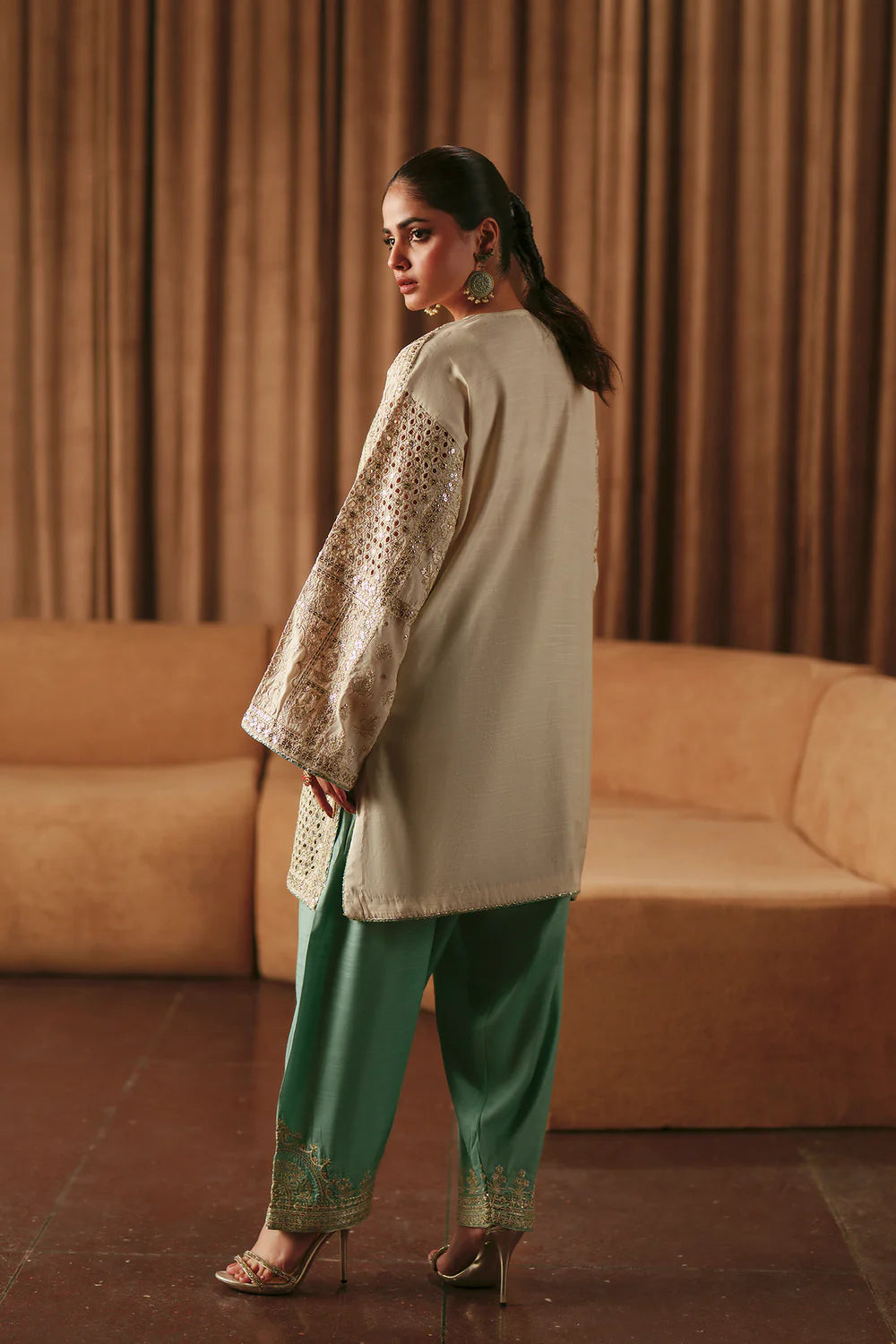 OFF WHITE | E1013/104/002 | Boutique Collection SS '26 Drop I | Ethnc