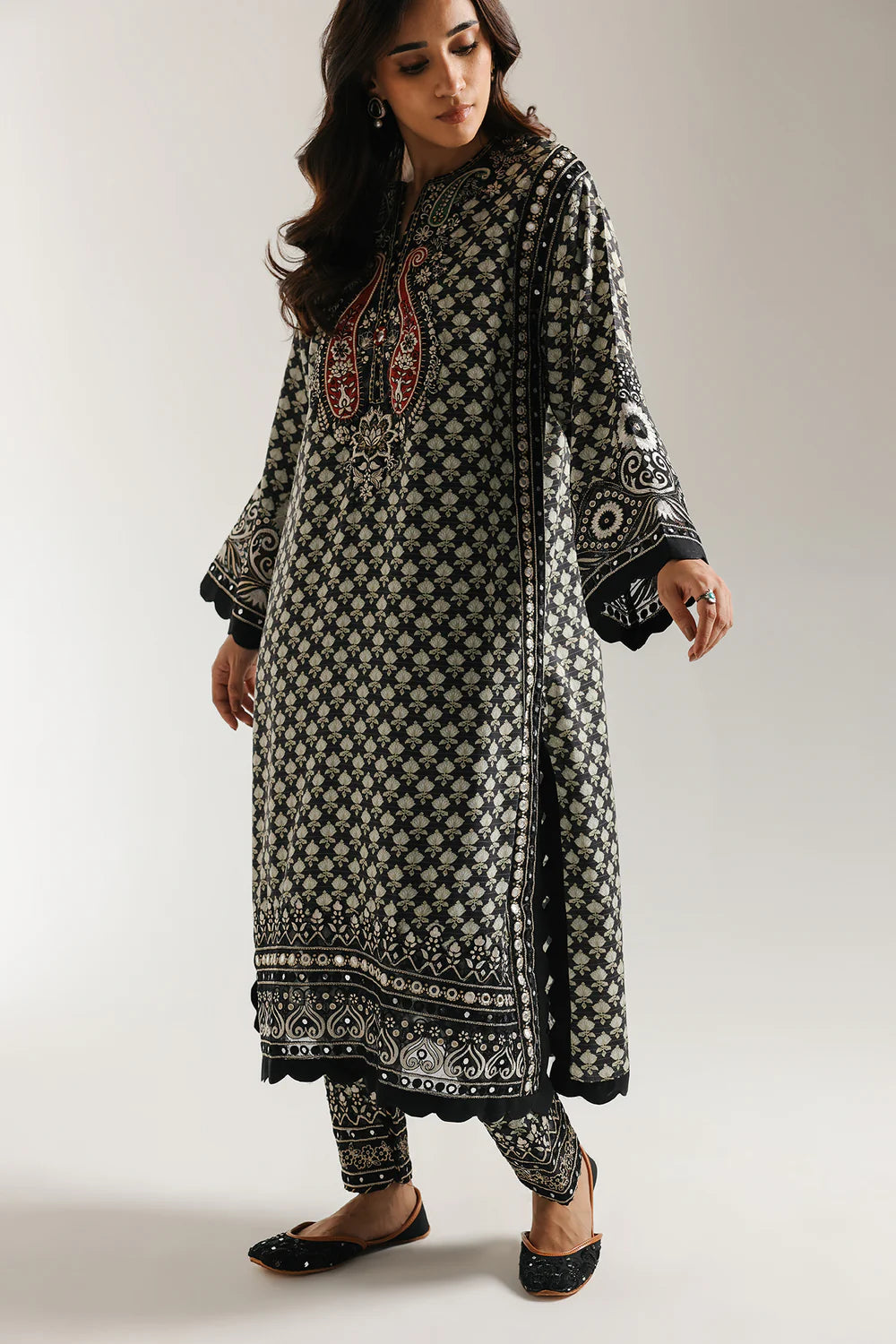 JET BLACK | E3451/103/902 | ROZANA | Ethnc