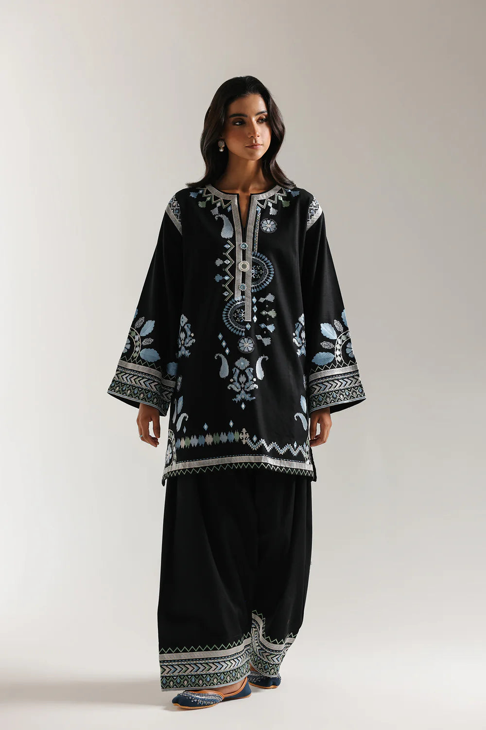 JET BLACK | E3707/103/902 | Rozana collection 25' - Drop 03 | Ethnc