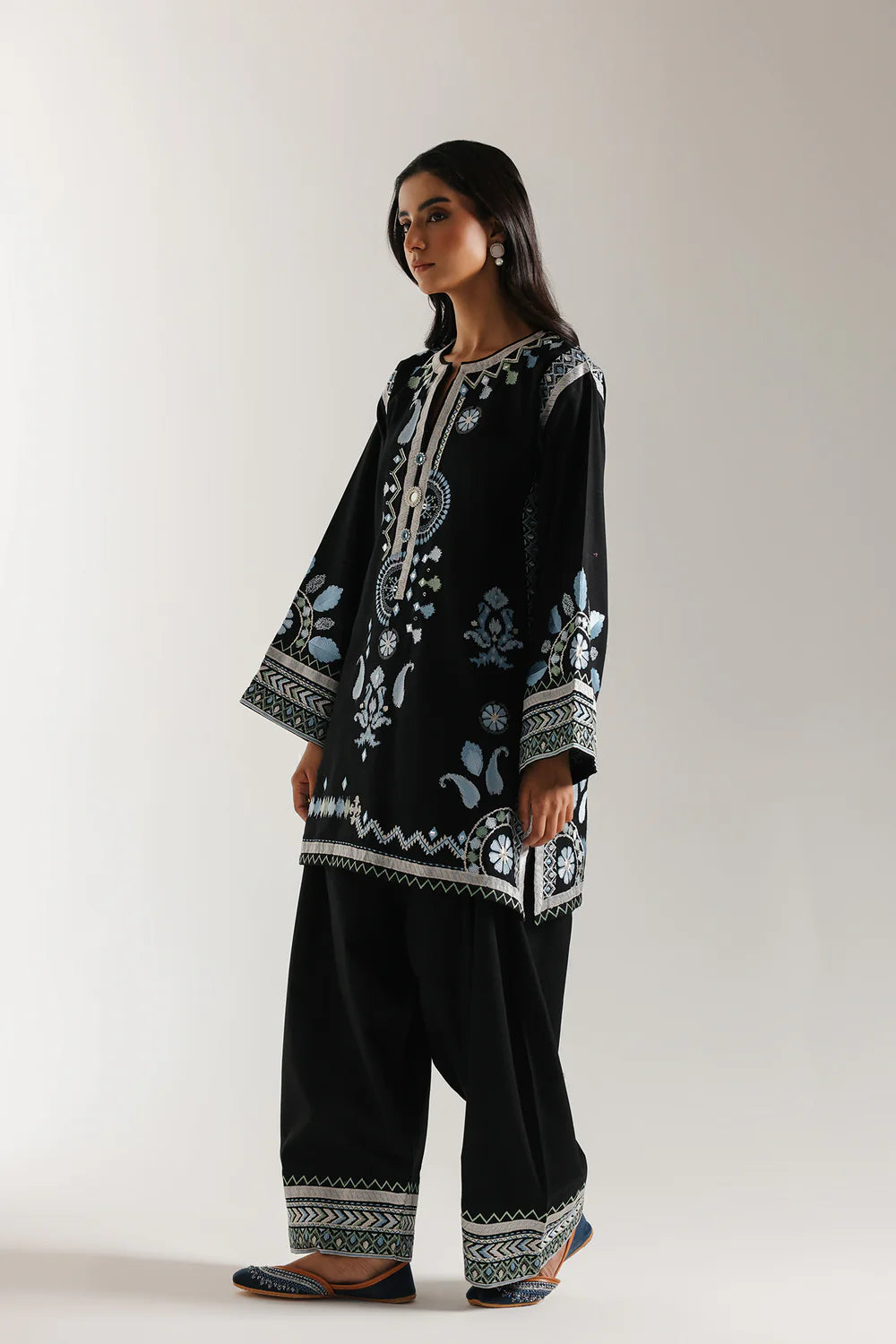 JET BLACK | E3707/103/902 | Rozana collection 25' - Drop 03 | Ethnc