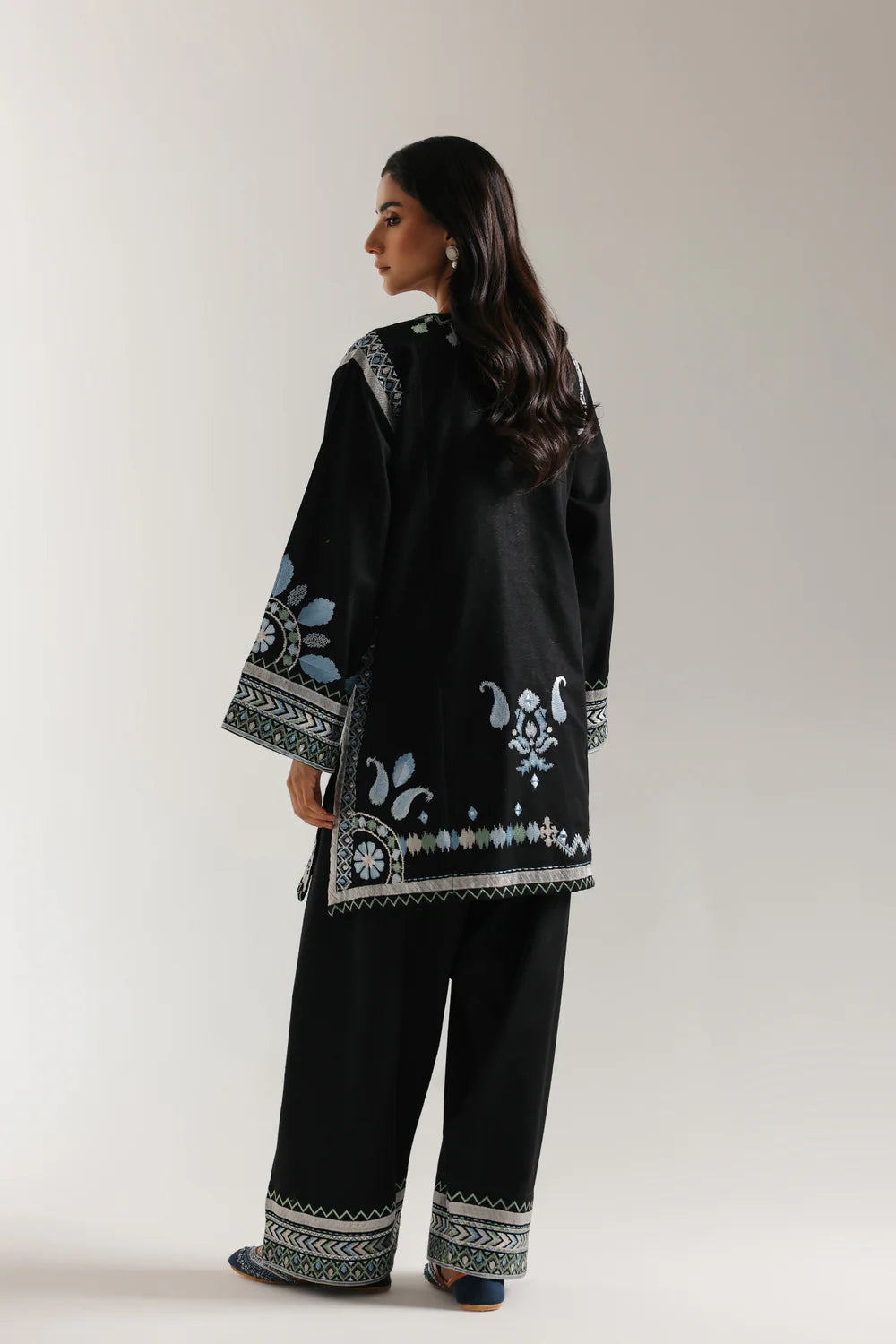 JET BLACK | E3707/103/902 | Rozana collection 25' - Drop 03 | Ethnc