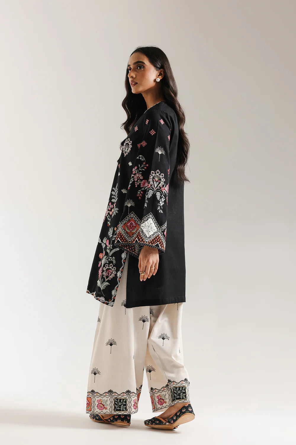 JET BLACK | E3708/103/902 | Rozana collection 25' - Drop 03 | Ethnc