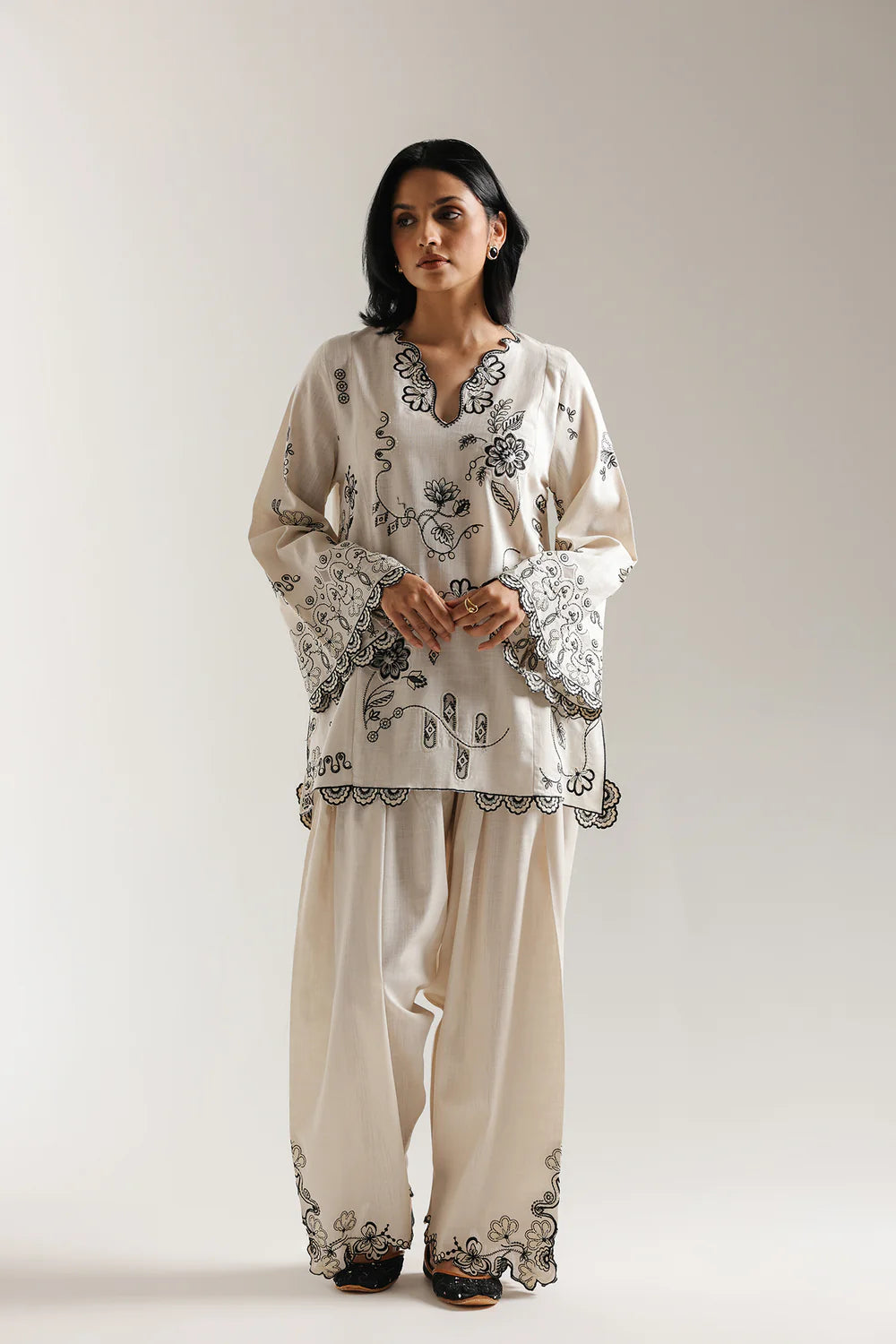 COCONUT MILK | E3740/103/003 | Rozana collection 25' - Drop 03 | Ethnc