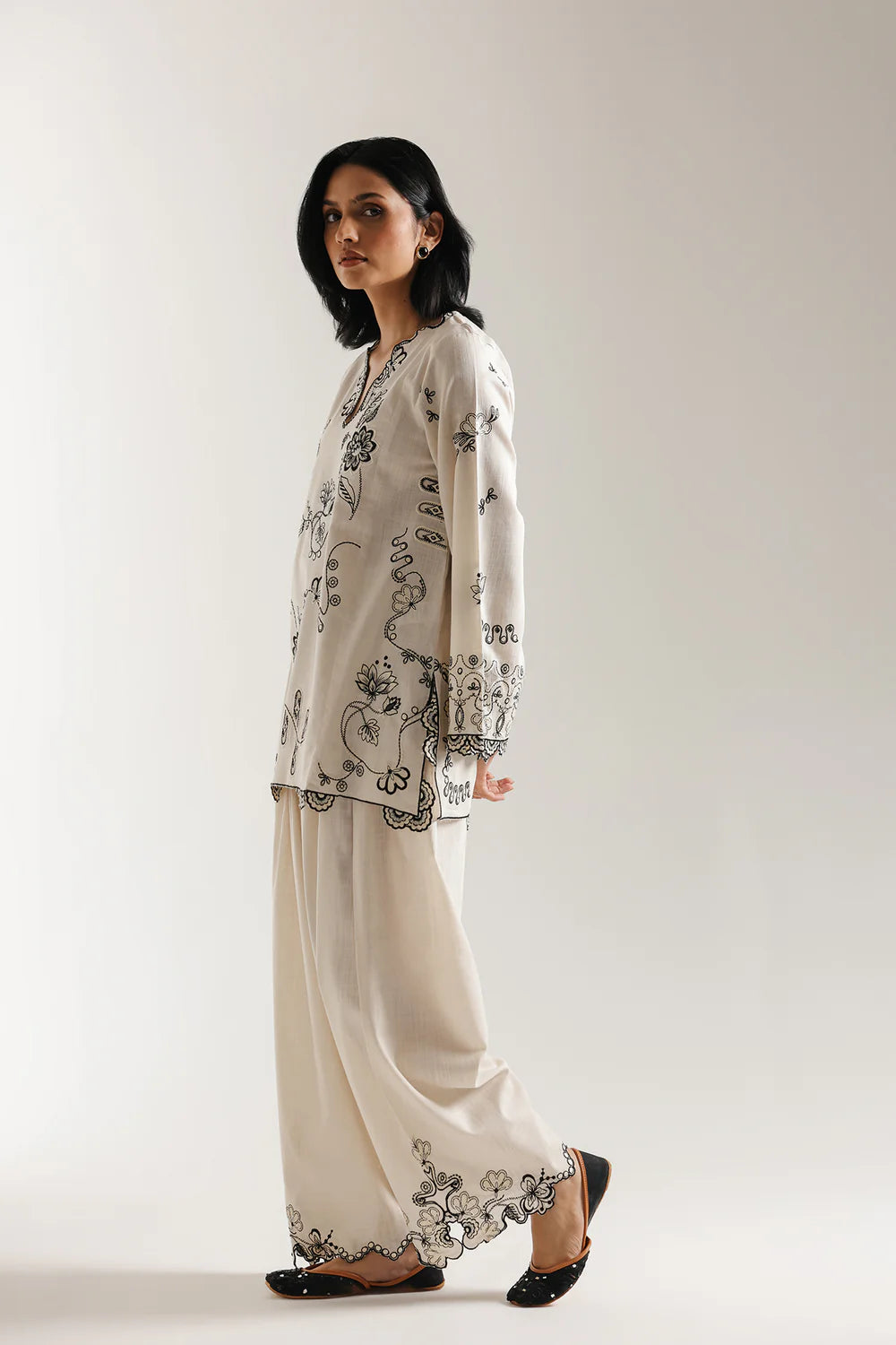 COCONUT MILK | E3740/103/003 | Rozana collection 25' - Drop 03 | Ethnc