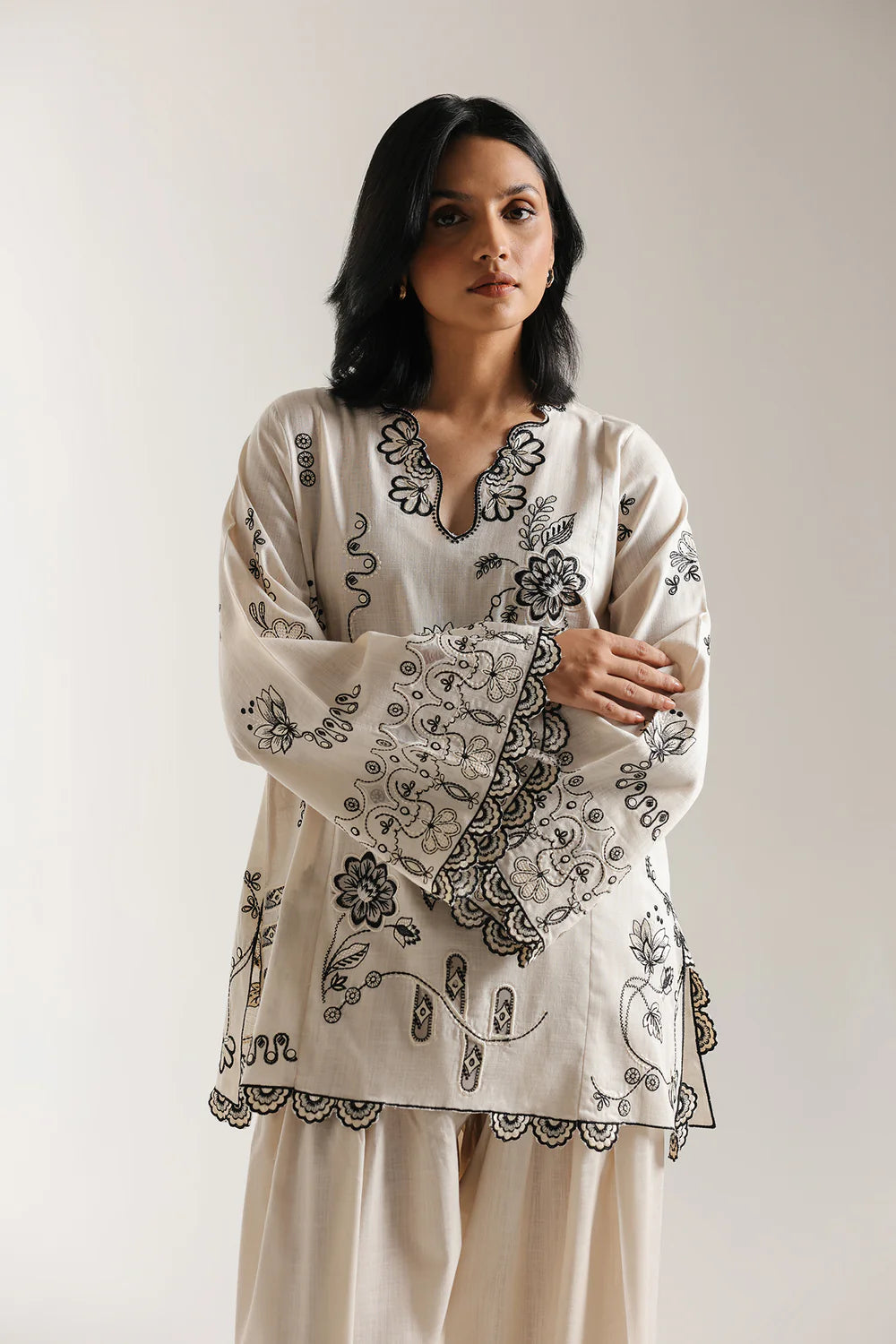 COCONUT MILK | E3740/103/003 | Rozana collection 25' - Drop 03 | Ethnc