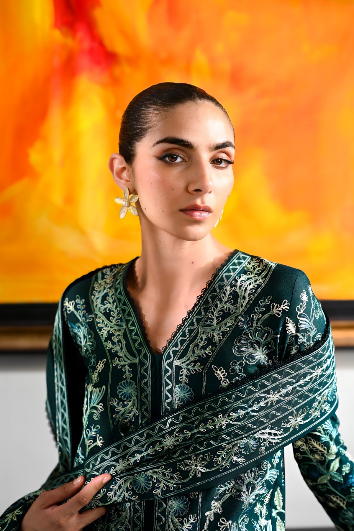 EMERALD GREEN LUXURY AARI EMBROIDERED KARANDI SET (NEL-25636) | ZAIB