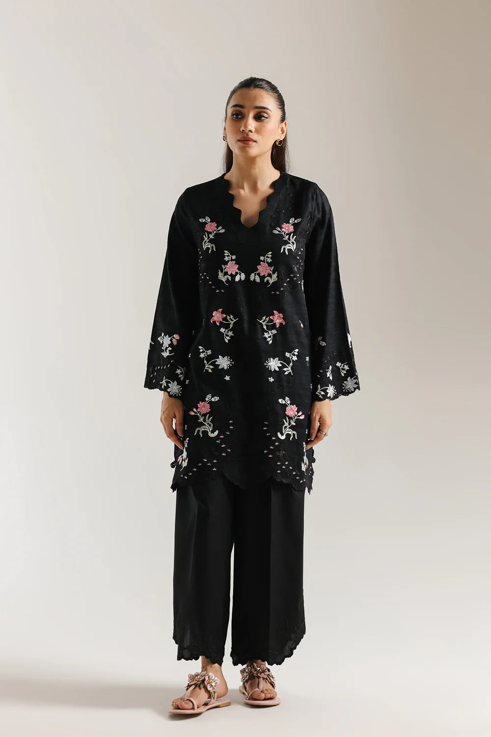 JET-BLACK | E7588/102/902 | Women Casual SS '26 Drop 3 | Ethnc