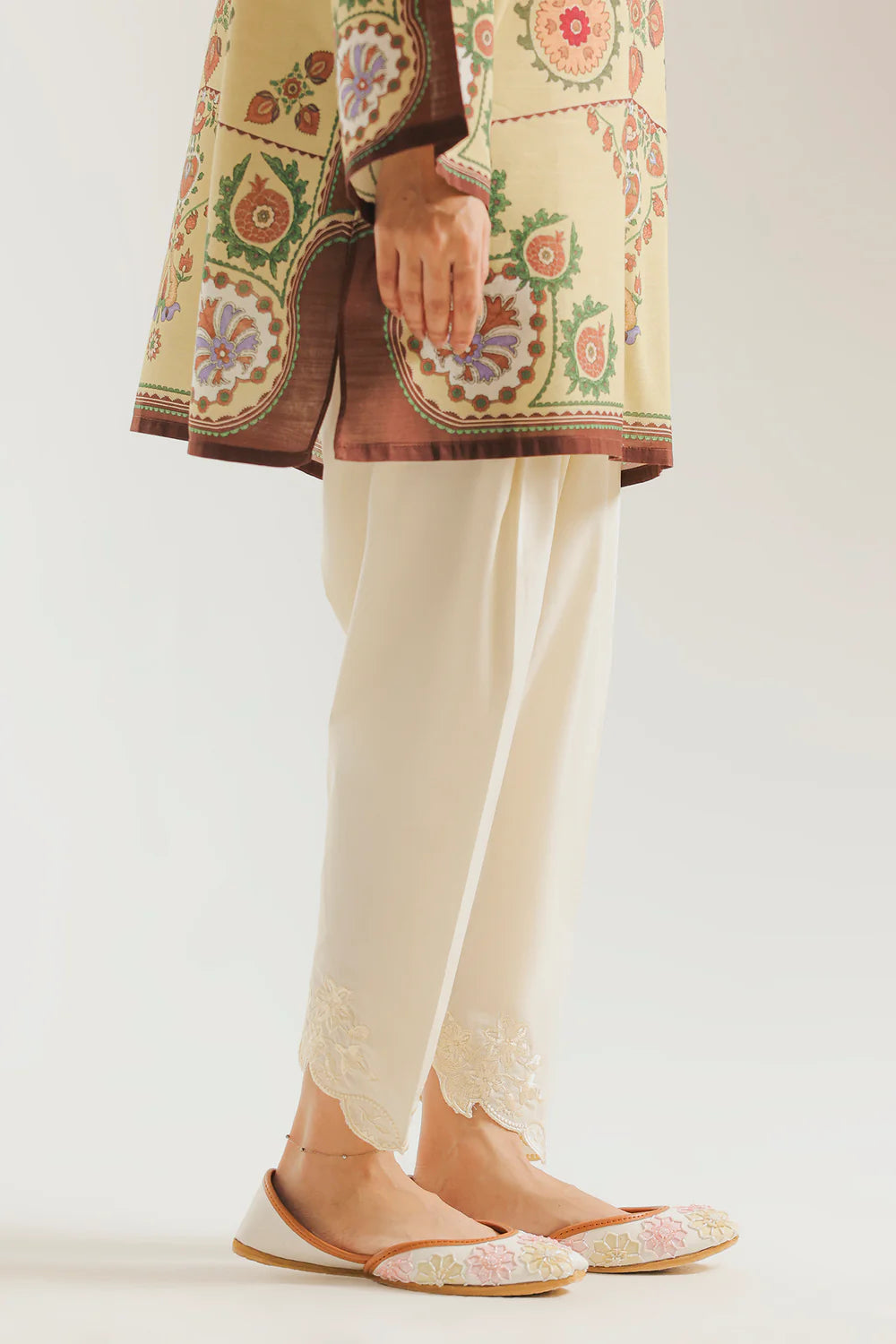 OFF WHITE | E7647/102/002 | Women Casual SS '26 Drop 3 | Ethnc