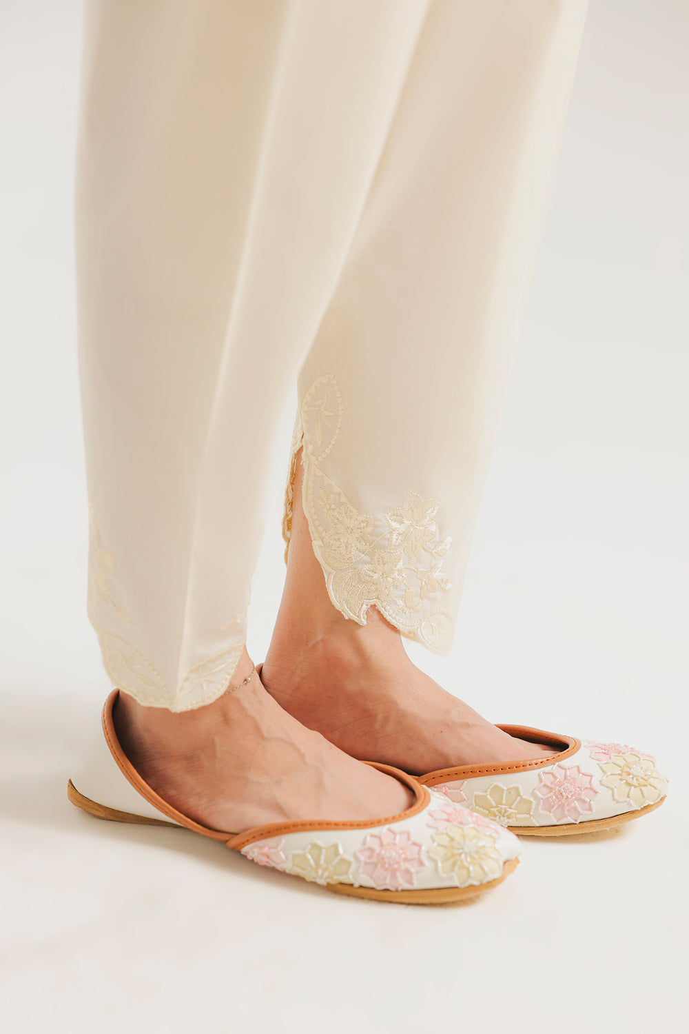 OFF WHITE | E7647/102/002 | Women Casual SS '26 Drop 3 | Ethnc