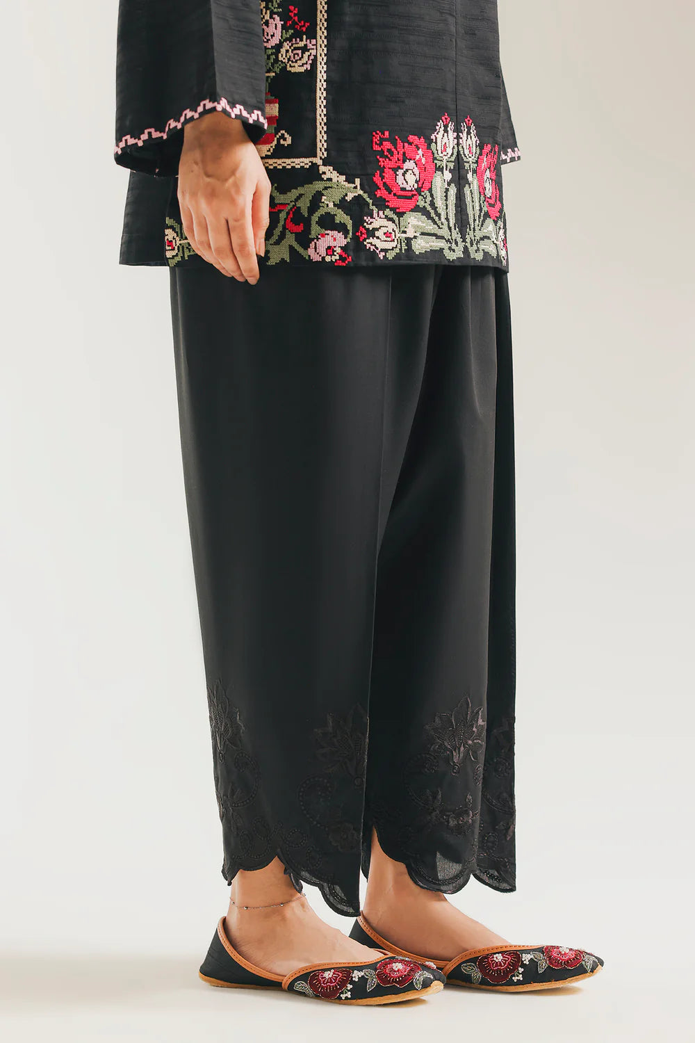 JET BLACK | E7649/102/902 | Women Casual SS '26 Drop 3 | Ethnc