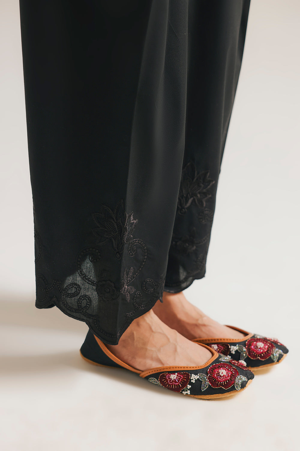 JET BLACK | E7649/102/902 | Women Casual SS '26 Drop 3 | Ethnc