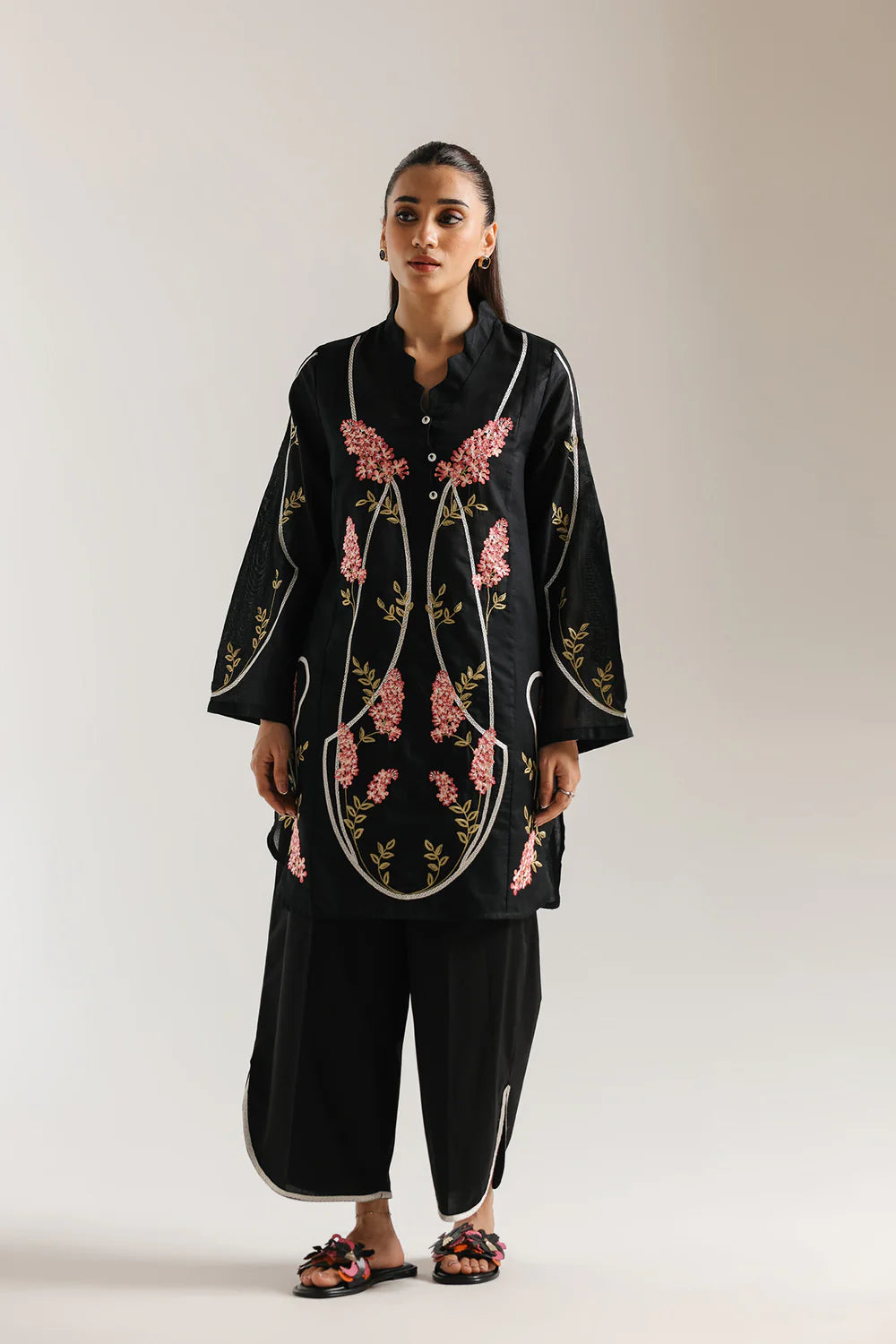 BLACK | E7698/102/901 | Women Casual SS '26 Drop 3 | Ethnc