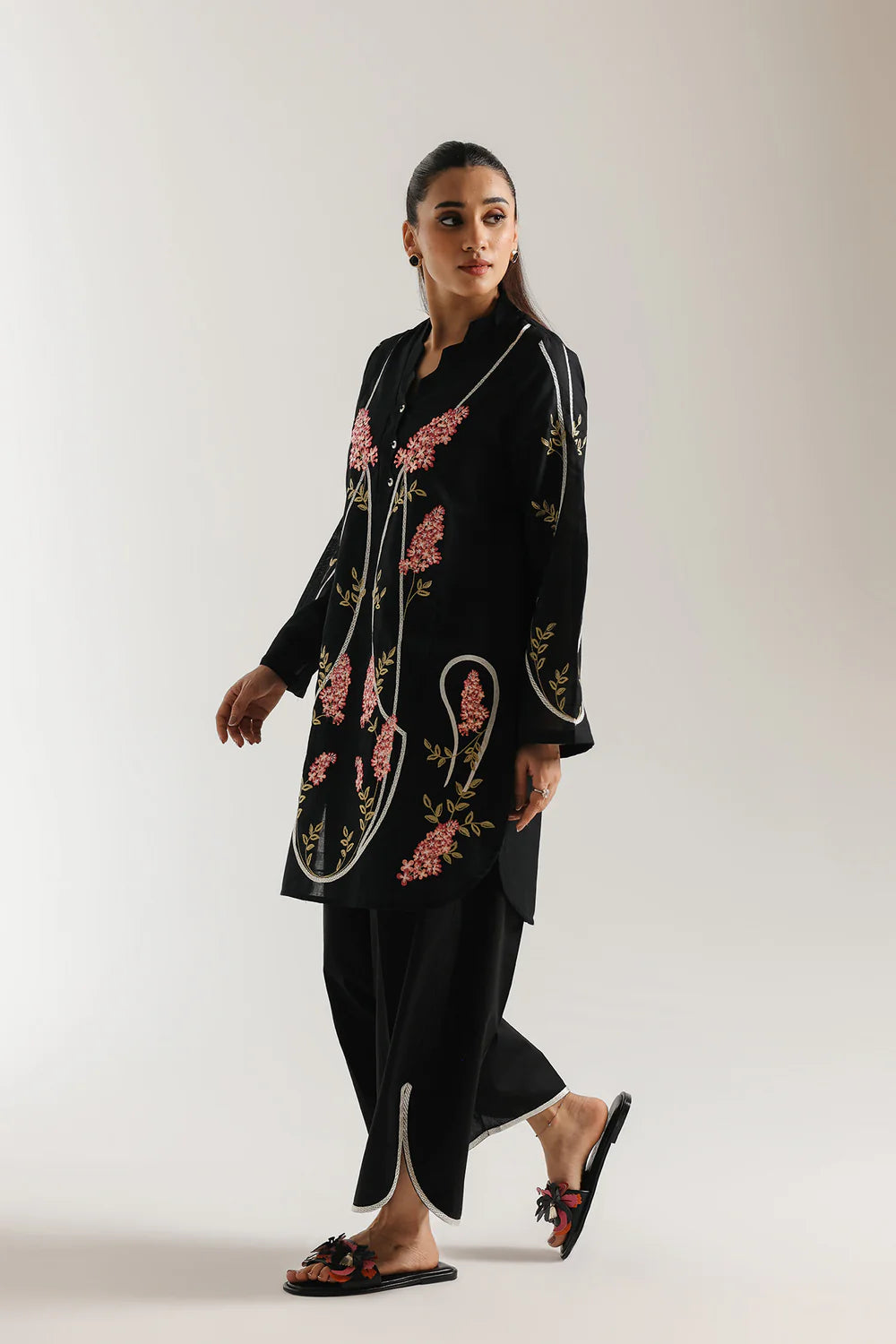 BLACK | E7698/102/901 | Women Casual SS '26 Drop 3 | Ethnc