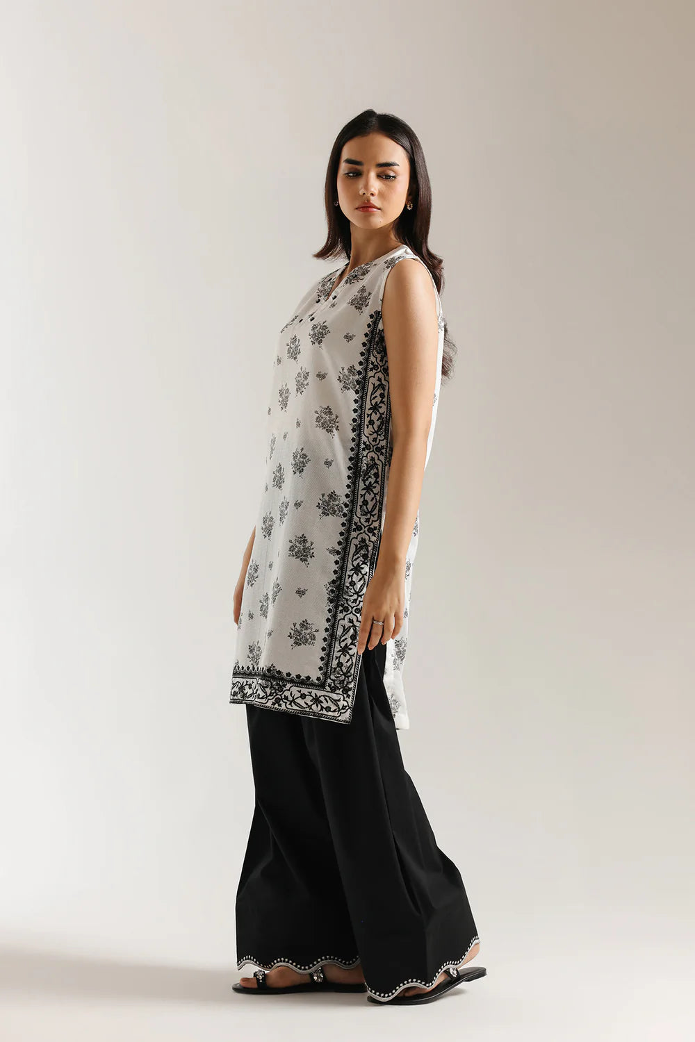 OFF WHITE | E7723/102/002 | Women Casual SS '26 Drop 3 | Ethnc